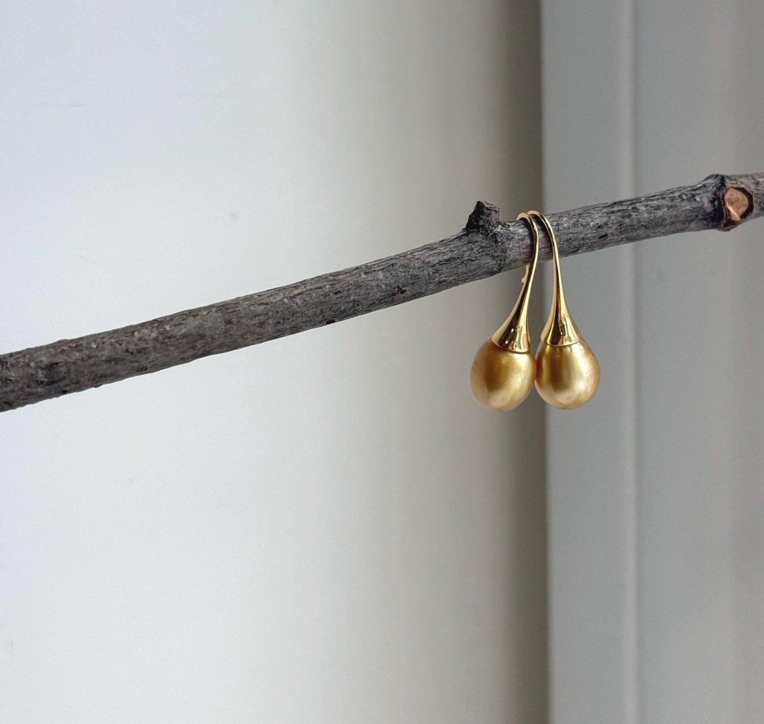 Elly’s 9.2mm Genius South sea deep golden ocean Pearls Earrings hooks: Extreme luster mirrored, 2.7cm high, S925 silver earrings.