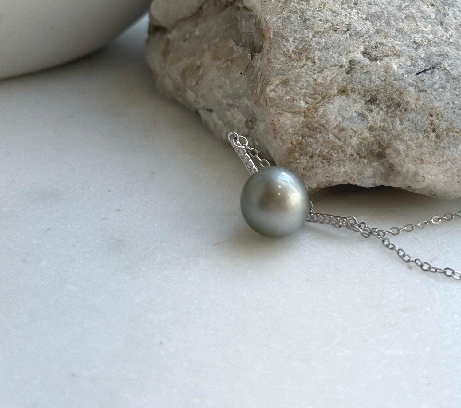 Elly’s 10.2mm Tahitian Ocean Pearl Silver platinum pearl pendant, S925 silver chain set.
