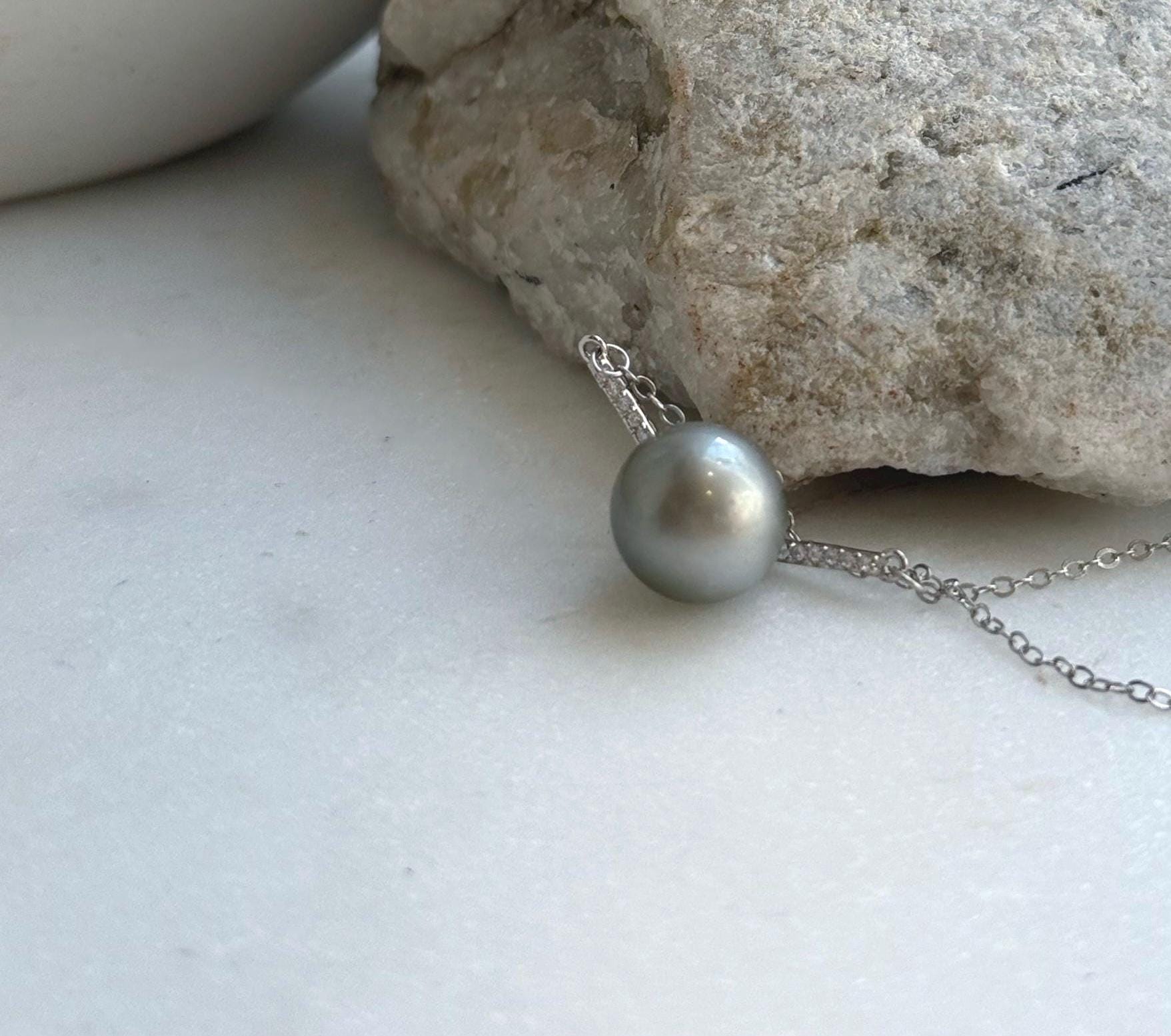 Elly’s 10.2mm Tahitian Ocean Pearl Silver platinum pearl pendant, S925 silver chain set.