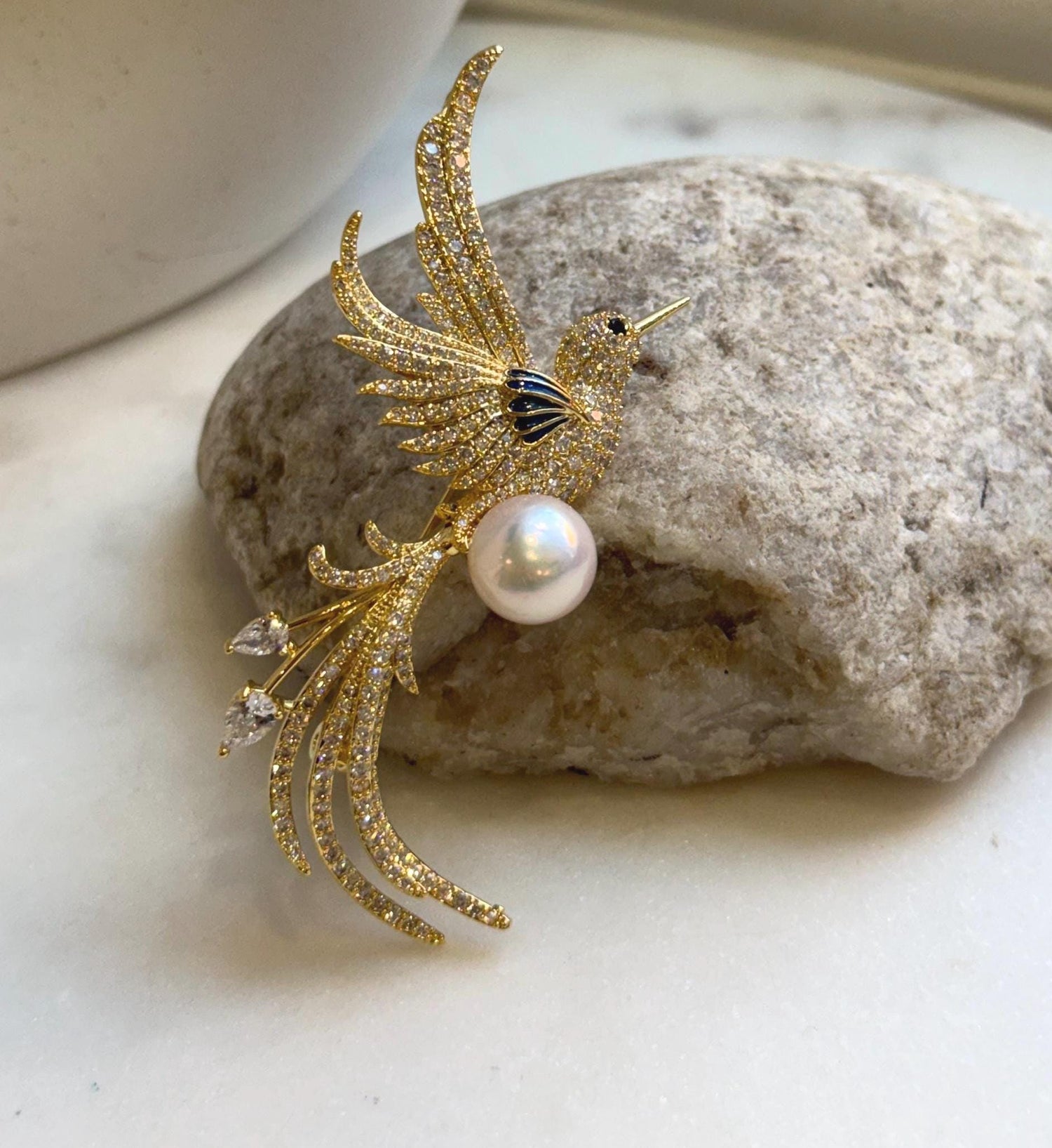 Elly’s Edison white Pearl Bird Brooch Pendant 2in1: Extreme luster mirrored, 11mm, 3.5x7cm