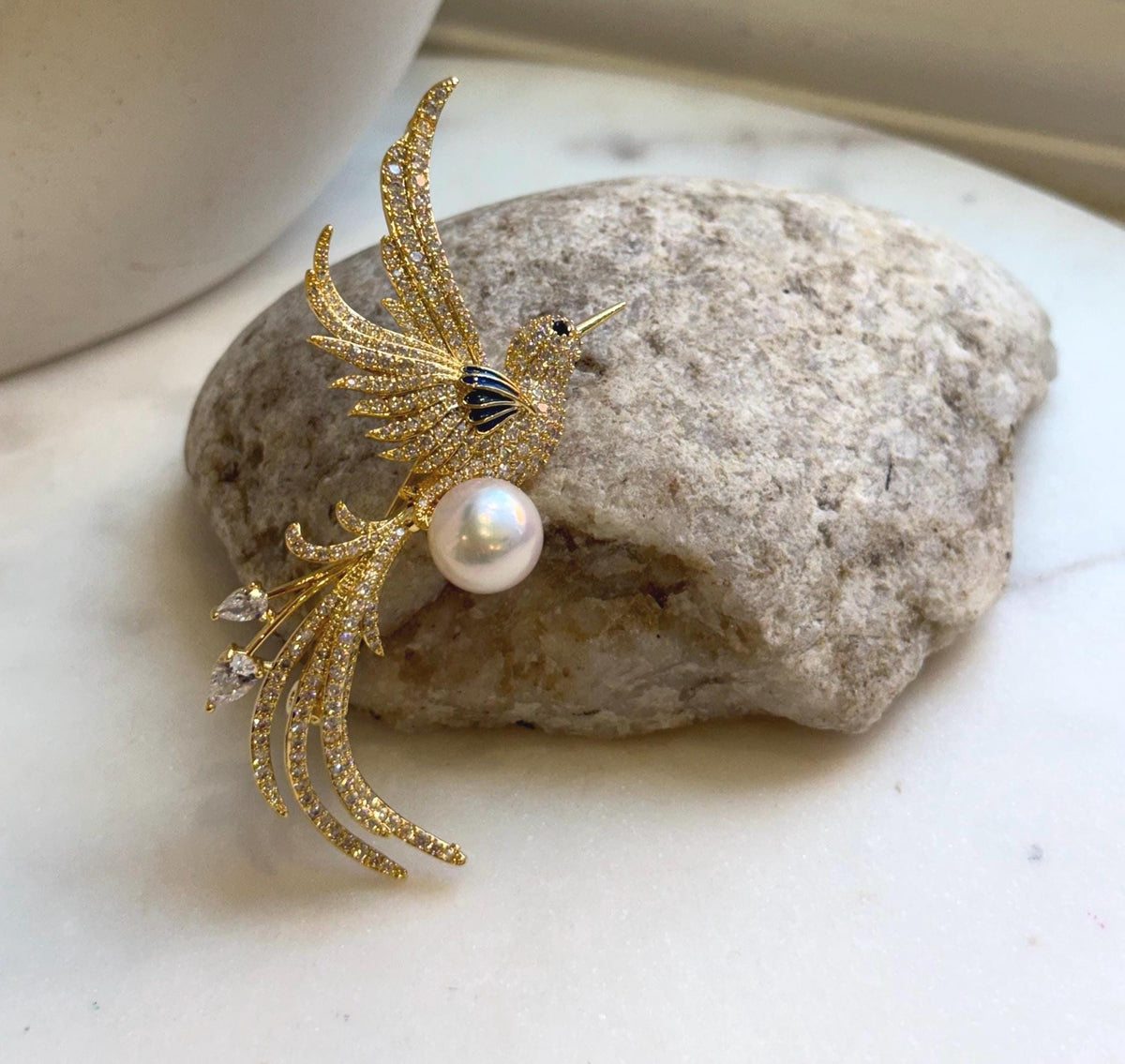 Elly’s Edison white Pearl Bird Brooch Pendant 2in1: Extreme luster mirrored, 11mm, 3.5x7cm, daily office brooch for her