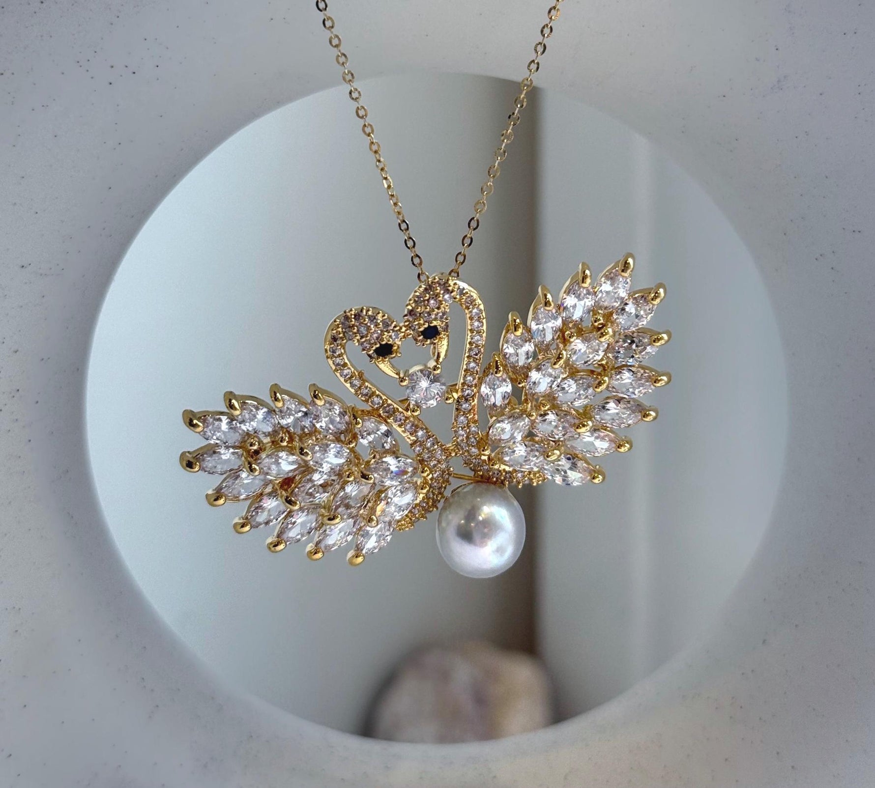 Elly’s 8.8mm Akoya ocean pearl Swan brooch pendant 2in1: Extreme luster mirrored, 5x3cm, high quality blue pearl brooch for her daily office wear