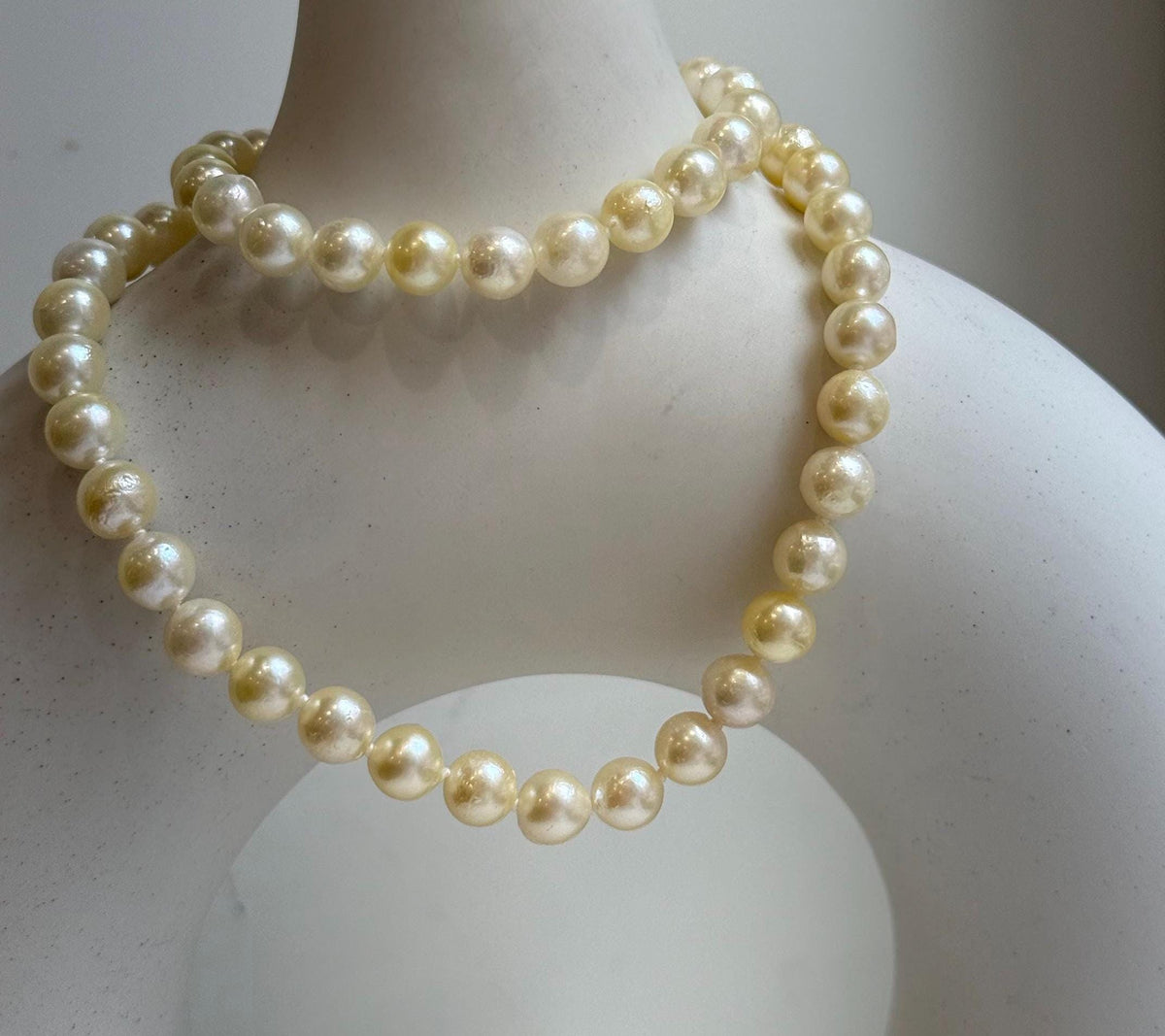 Elly’s 57pcs Akoya Golden ocean pearls necklace:Extreme luster mirrored, knotted 18”, S925 silver necklace strand. high quality golden ocean pearls necklace strand for her daily office wear Mother’s Day