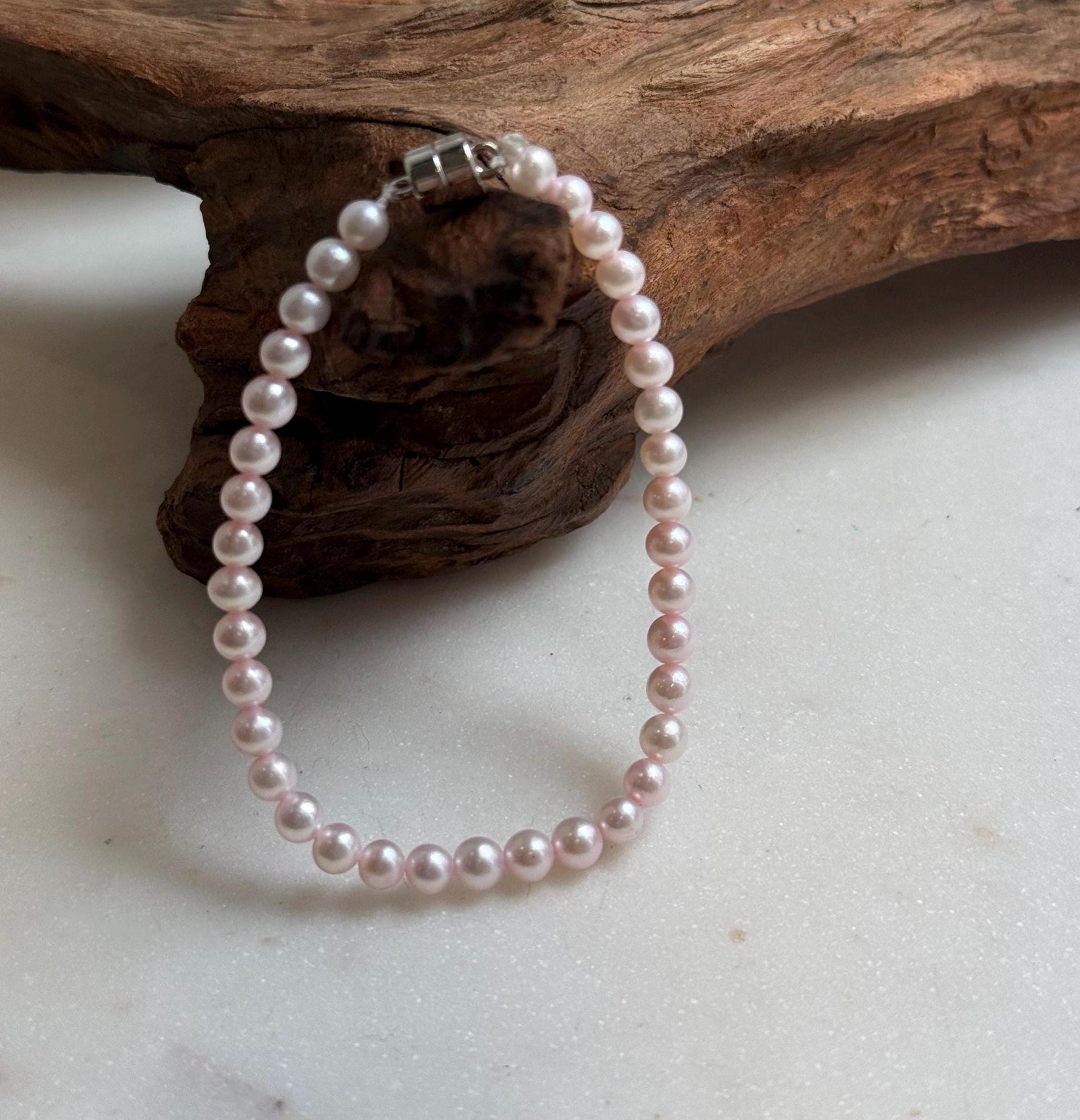 Elly’s Bracelet Pale pink Pearls: Extreme luster mirrored, 4.5-5mm, S925 silver clips Bracelet, different sizes.