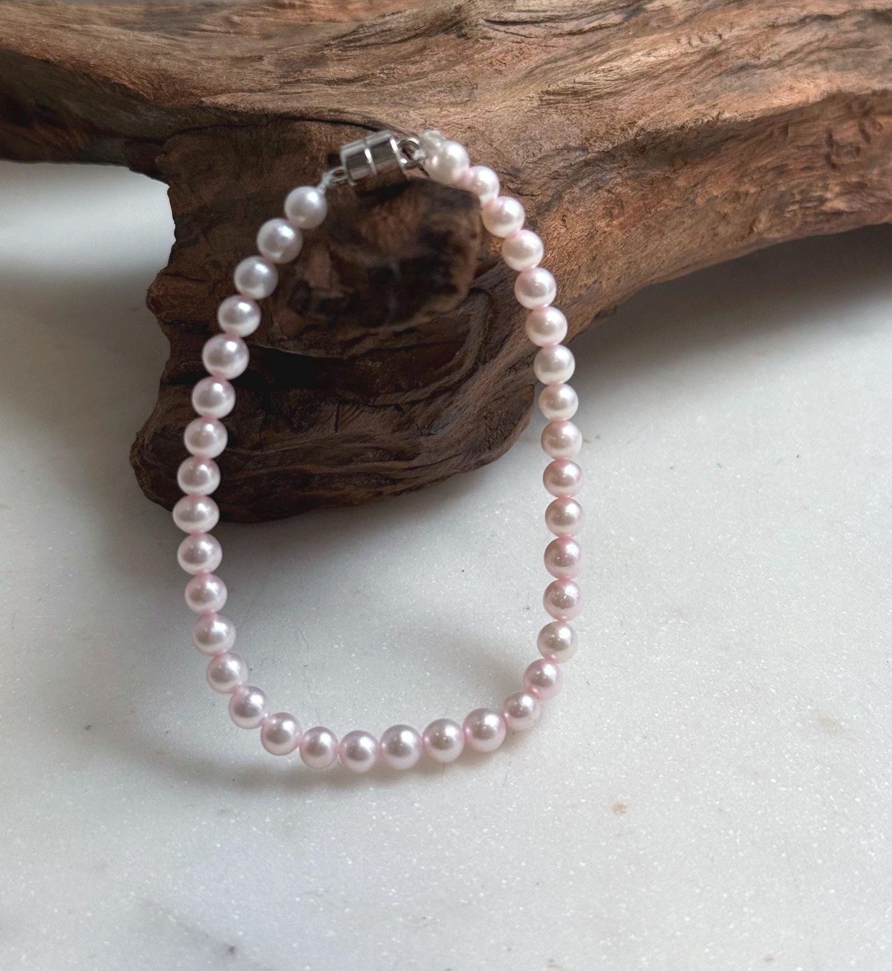 Elly’s Bracelet Pale pink Pearls: Extreme luster mirrored, 4.5-5mm, S925 silver clips Bracelet, different sizes.