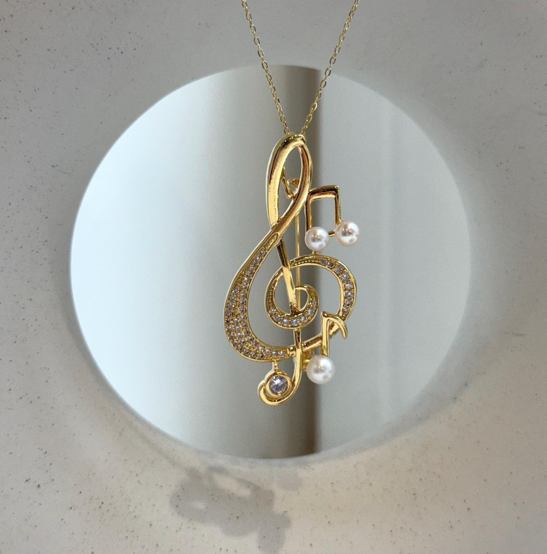 Elly’s white Pearls Treble Clef  Brooch Pendant 2in1: Extreme luster mirrored, 4.3-5mm, 2.5x4.7cm, daily office music brooch for her mother’s Day’s gift