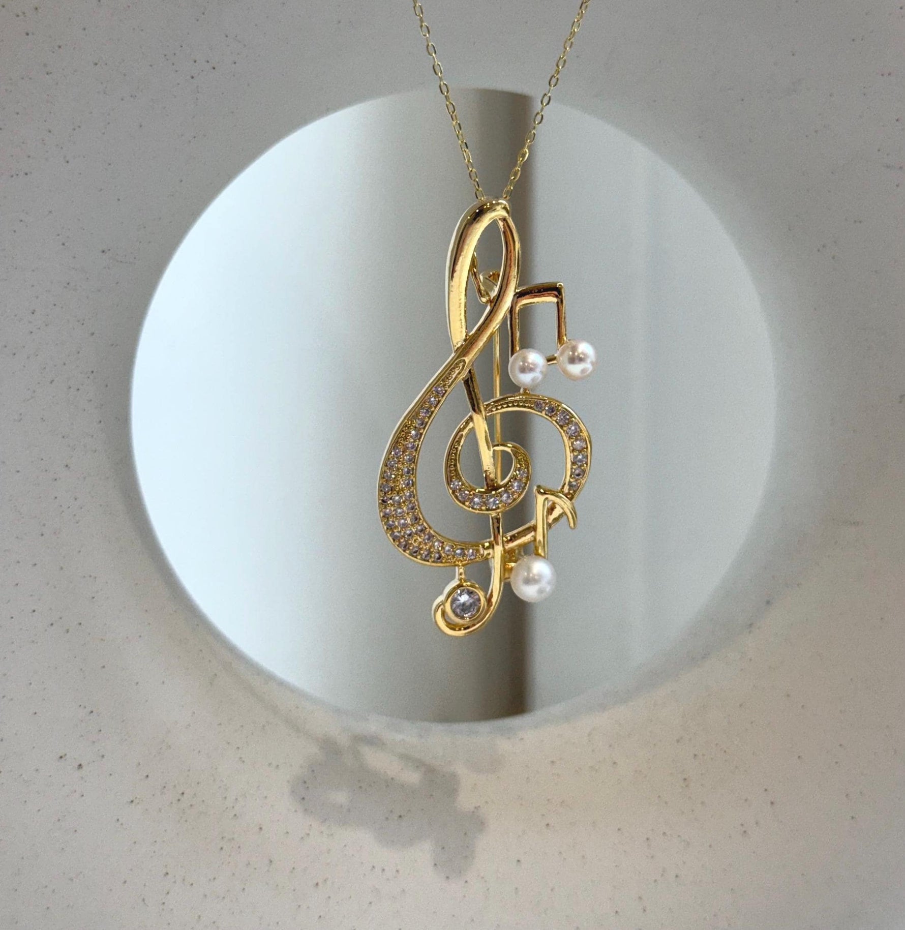 Elly’s white Pearls Treble Clef  Brooch Pendant 2in1: Extreme luster mirrored, 4.3-5mm, 2.5x4.7cm, daily office music brooch for her