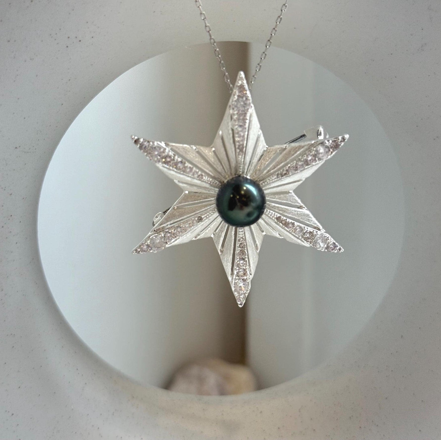 Elly’s Tahitian ocean Pearl Star Brooch Pendant 2in1: extreme luster mirrored,9.1mm,4.7cm dia.daily office brooch for her