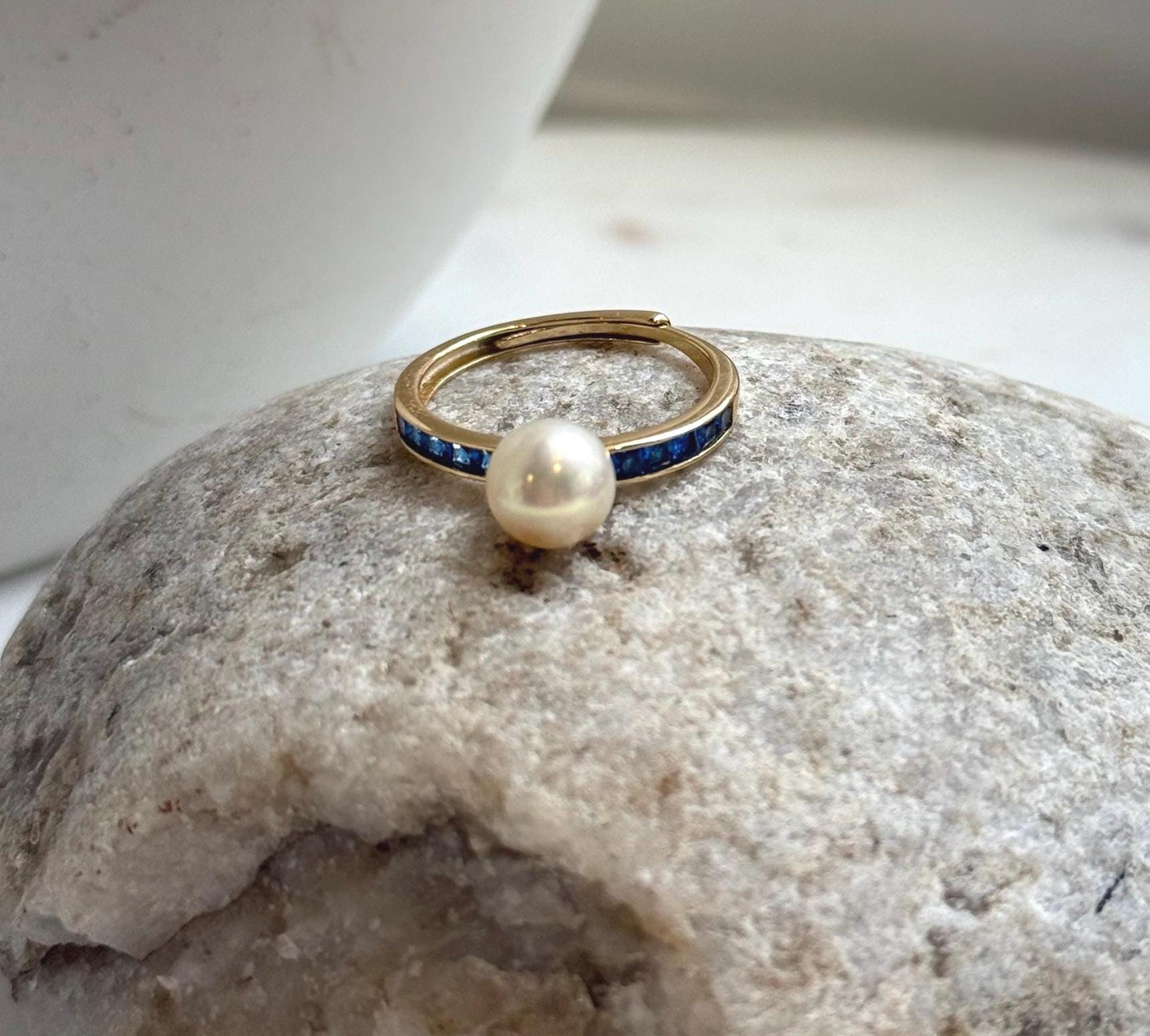 Elly’s 7.4mm Akoya ivory ocean pearl ring: Extreme luster mirrored, S925 silver adjustable ring. Pearl Jewelry Idea.