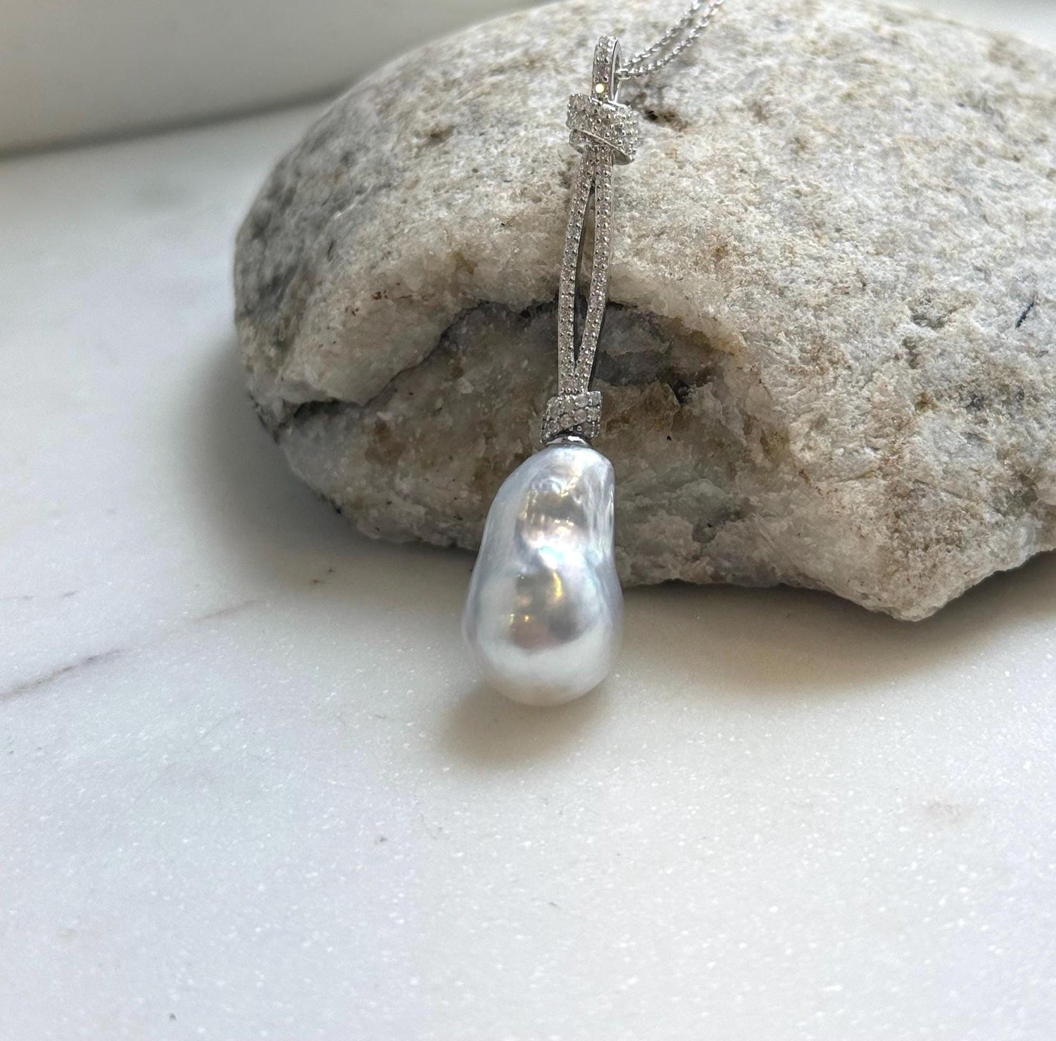 Elly’s 12.2x19.2cm Genius Australian Ocean White silver pearl Pendant: Extreme luster mirrored, 5.2cm high, S925 Silver pendant. white ocean baroque pearl pendant for her birthday