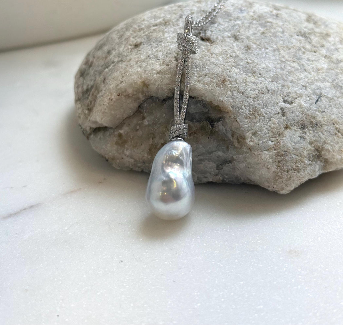Elly’s 12.2x19.2cm Genius Australian Ocean White silver pearl Pendant: Extreme luster mirrored, 5.2cm high, S925 Silver pendant. white ocean baroque pearl pendant for her