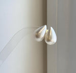 Elly’s 13.9x21mm Genius off white Ocean Mabe Pearls Earrings Studs: Extreme luster Mirrored, S925 silver minimalist earrings studs.high quality ocean Mabe pearls earrings for her
