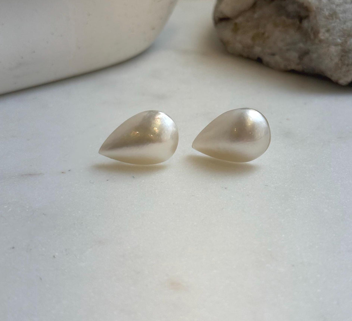 Elly’s 13.9x21mm Genius off white Ocean Mabe Pearls Earrings Studs: Extreme luster Mirrored, S925 silver minimalist earrings studs.high quality ocean Mabe pearls earrings for her
