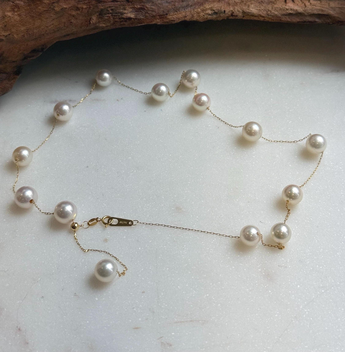 Elly’s Au750 18K Gold, extreme luster Mirrored, 14pcs Akoya Ivory Ocean Pearls  vintage Satellite Necklace, 7-7.9mm, to 17.5”. high quality 18k real gold ocean pearls satellite necklace for her anniversary