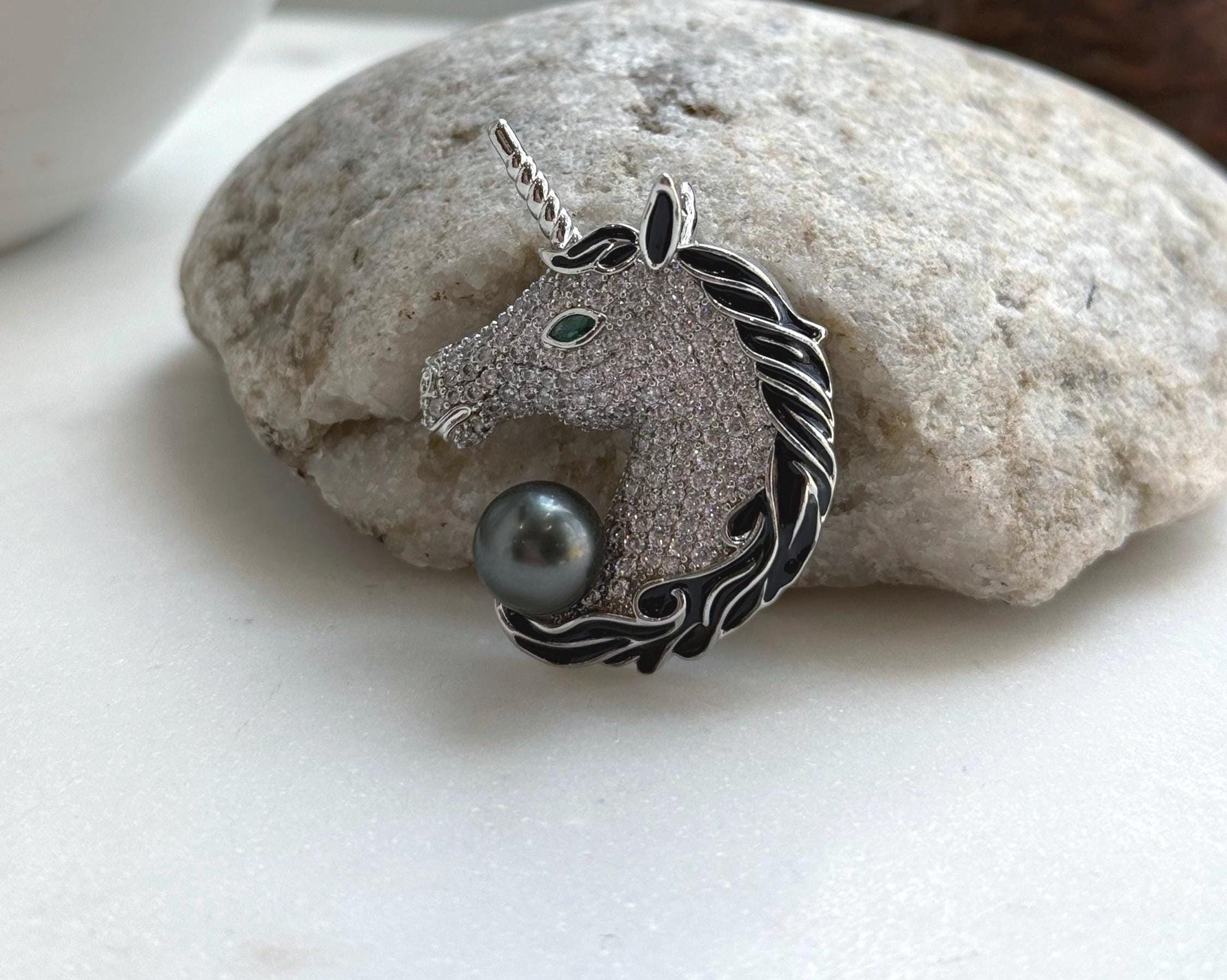 Elly’s Tahitian black platinum Ocean Pearl Horse Brooch pendant 2in1: Extreme luster mirrored, 9.4mm, 3x4cm,black pearl gift for her