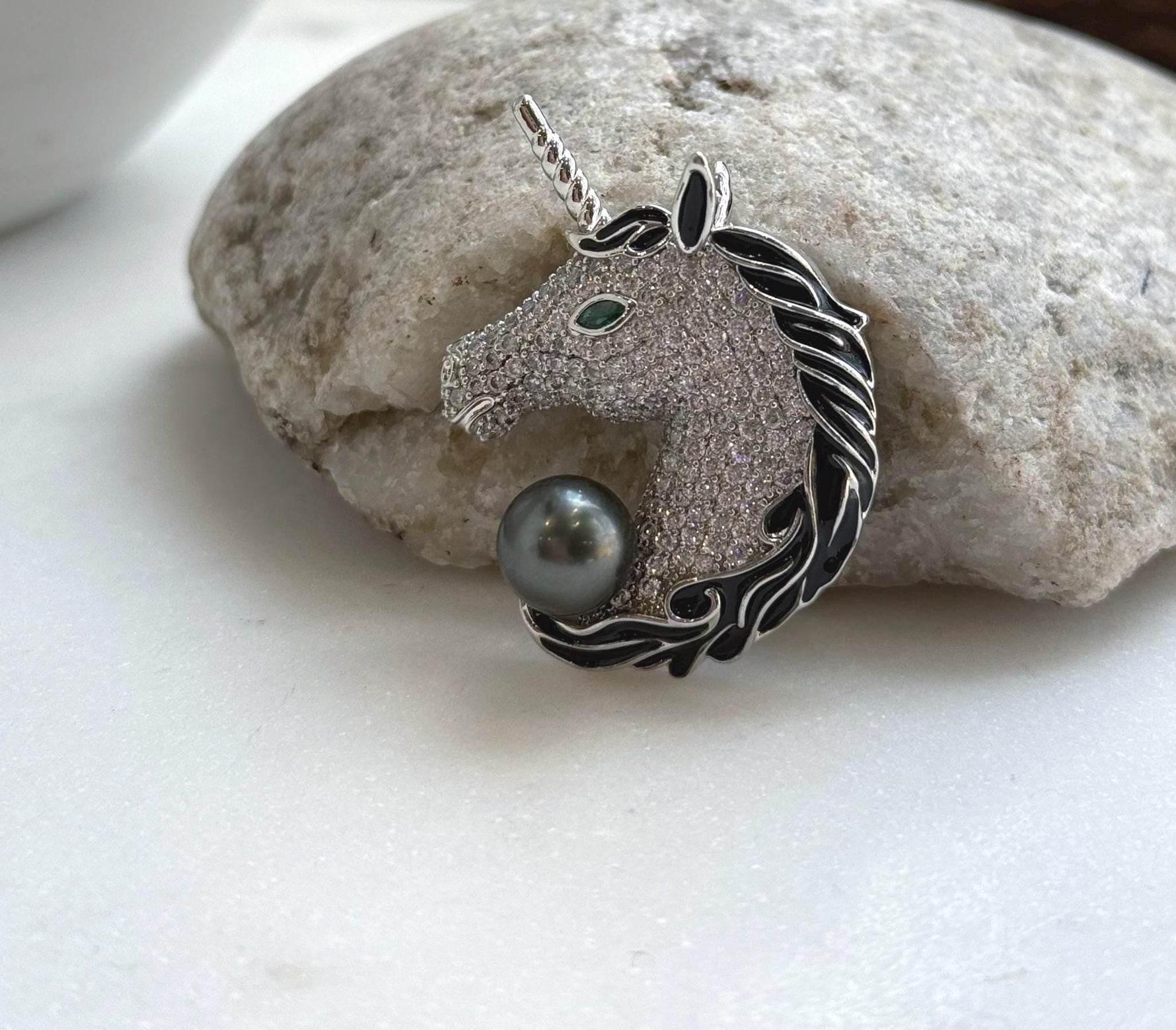 Elly’s Tahitian black platinum Ocean Pearl Horse Brooch pendant 2in1: Extreme luster mirrored, 9.4mm, 3x4cm,black pearl gift for her