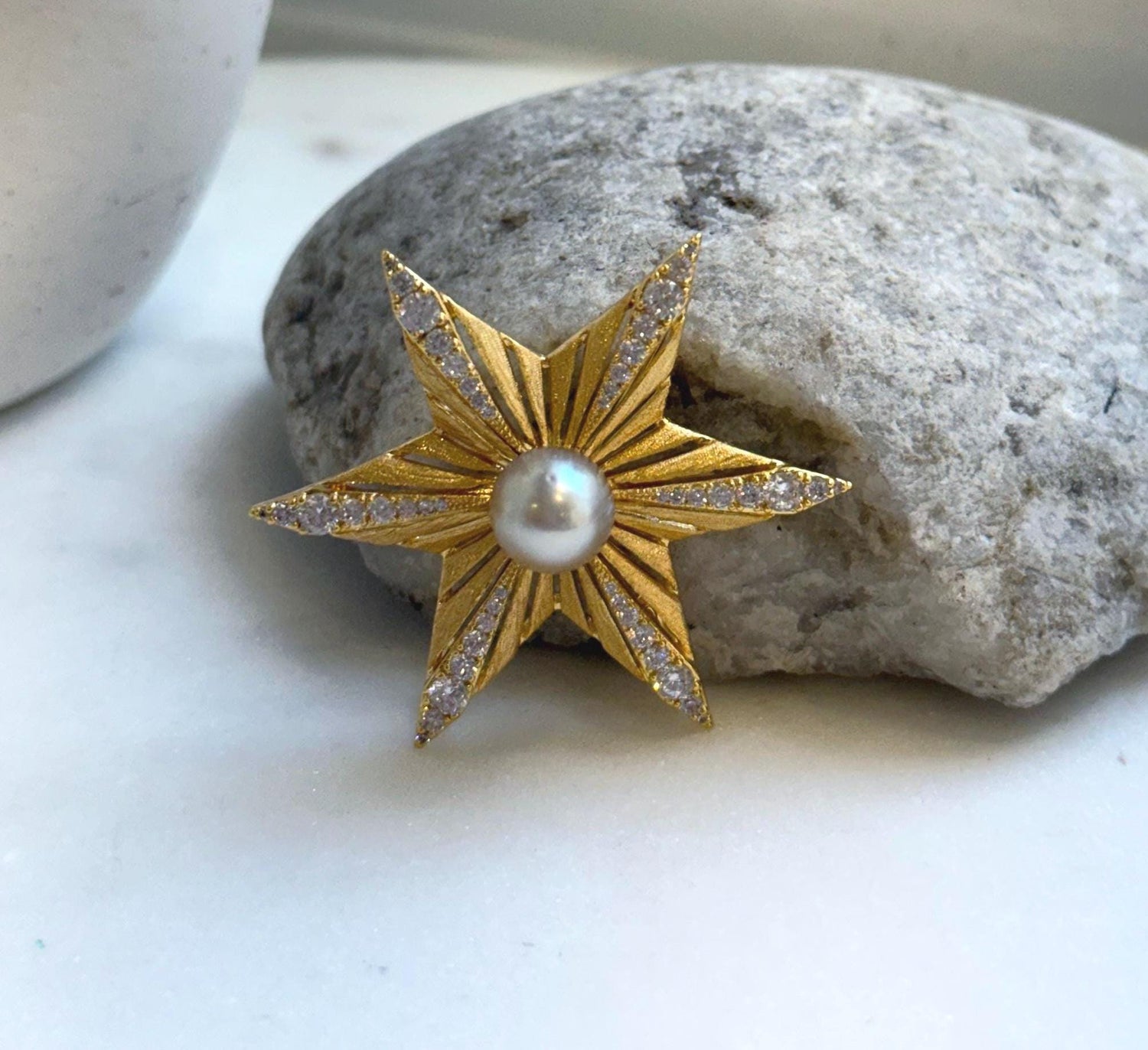 Elly’s South Sea ivory champagne ocean Pearl Brooch Pendant 2in1: extreme luster mirrored,9.4mm,4.7cm dia.no chain. daily office star brooch for her