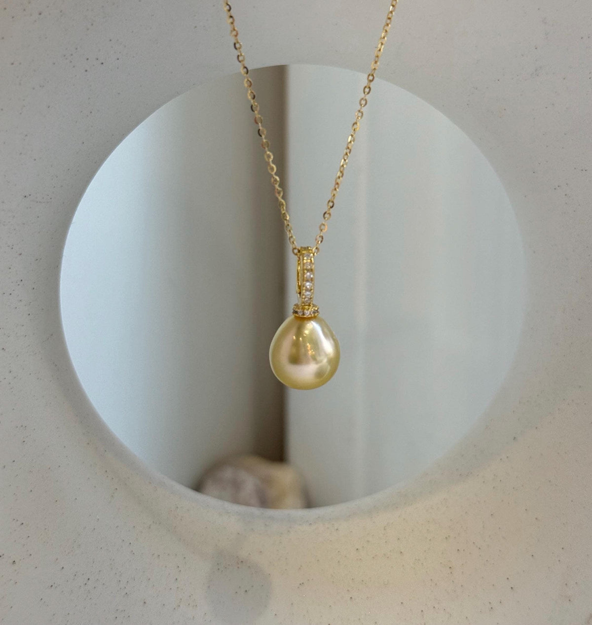 Elly’s 10.6mm Genius South sea deep tea gold ocean pearl Pendant: Extreme luster, 2.1cm high, s925 silver pendant.