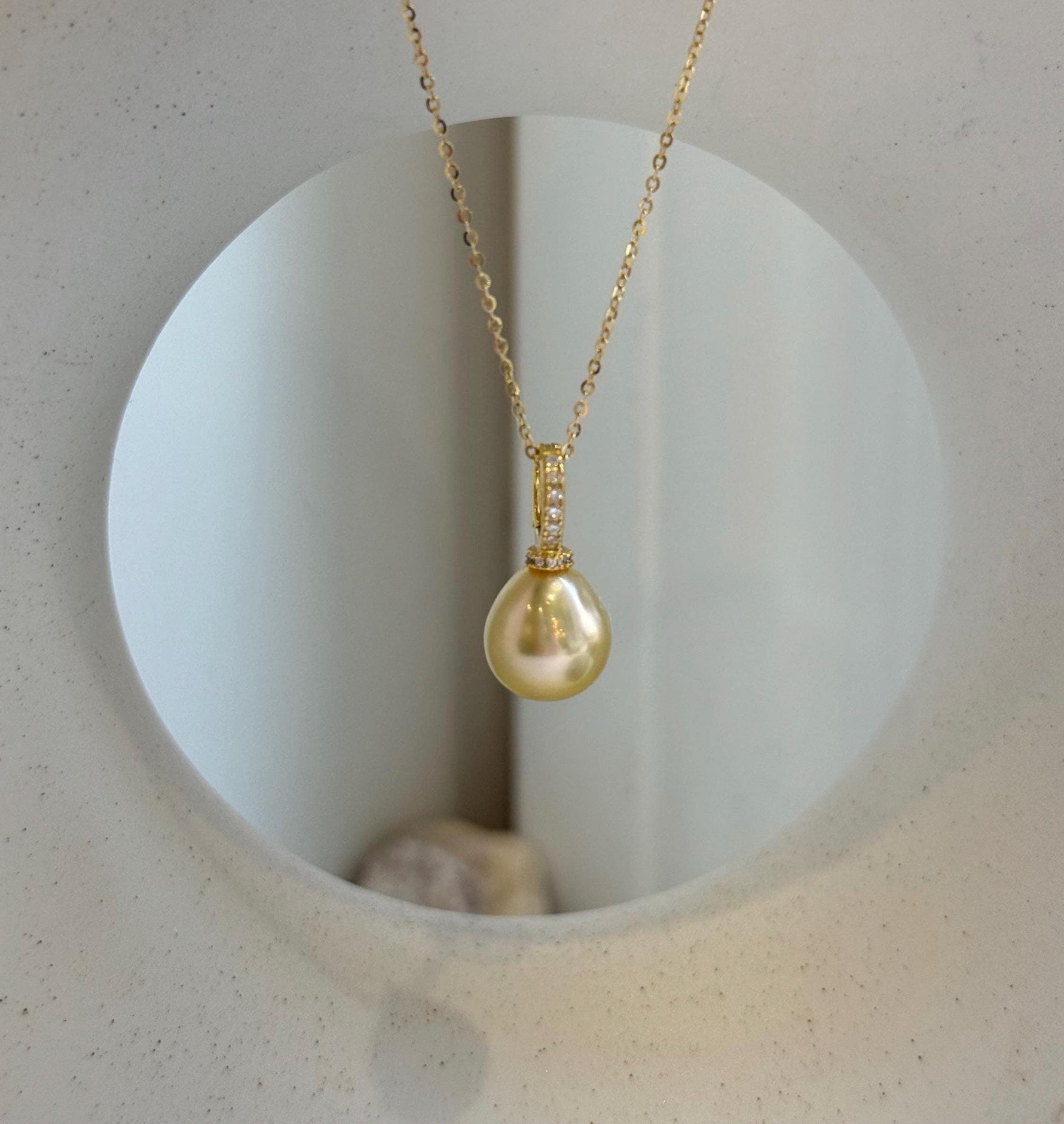 Elly’s 10.6mm Genius South sea deep tea gold ocean pearl Pendant: Extreme luster, 2.1cm high, s925 silver pendant.