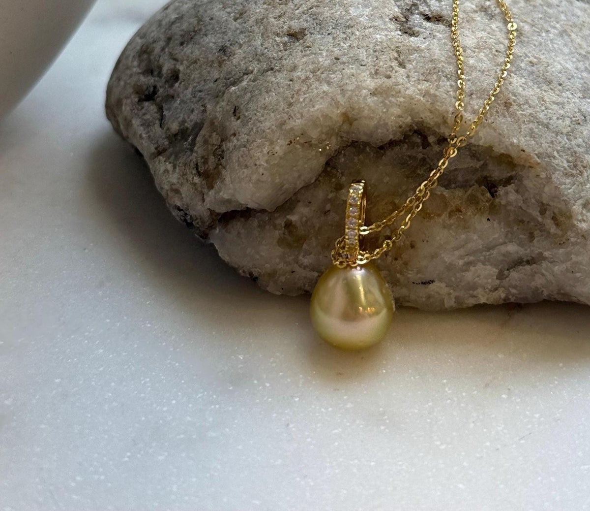 Elly’s 10.6mm Genius South sea deep tea gold ocean pearl Pendant: Extreme luster, 2.1cm high, s925 silver pendant.