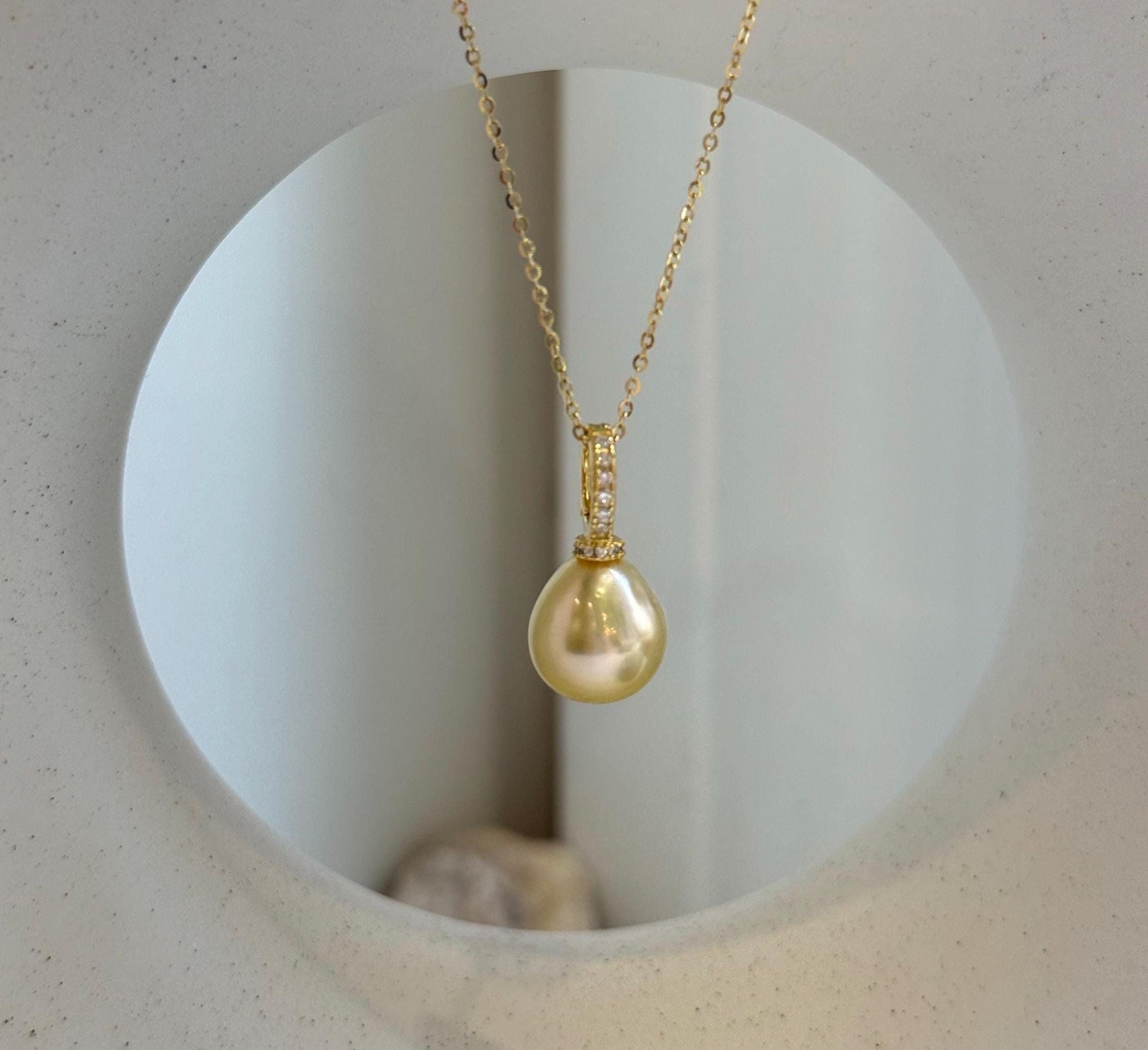 Elly’s 10.6mm Genius South sea deep tea gold ocean pearl Pendant: Extreme luster, 2.1cm high, s925 silver pendant.