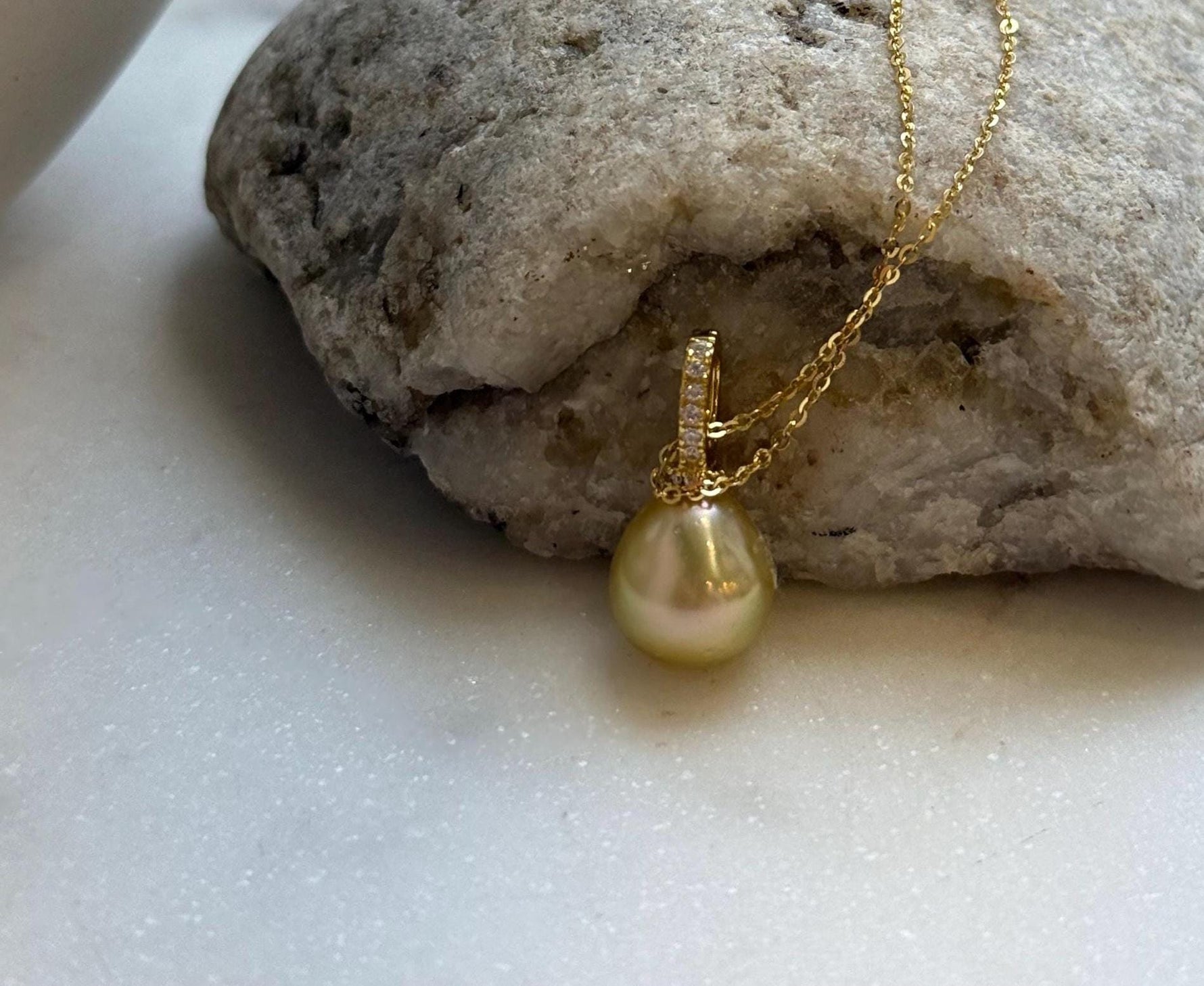 Elly’s 10.6mm Genius South sea deep tea gold ocean pearl Pendant: Extreme luster, 2.1cm high, s925 silver pendant.