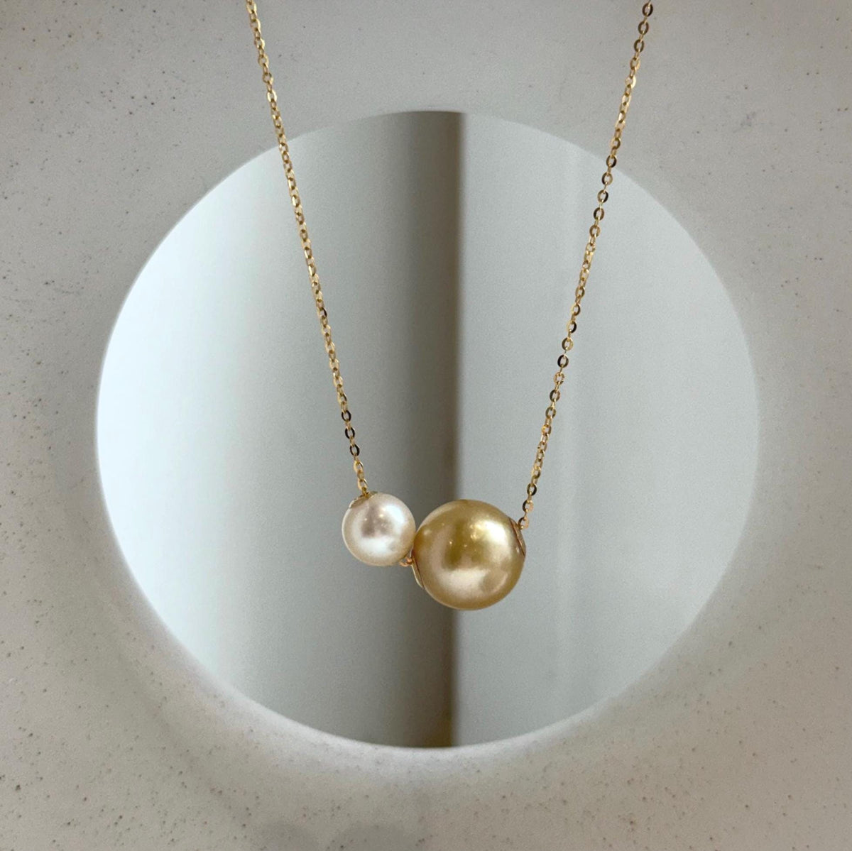 Elly’s Double Au750 18k Gold 7.7-11.9mm South sea golden Akoya Ocean Pearls Floating pendants:Extreme luster mirrored. high quality golden ocean pearl 18k floating pendant for her anniversary