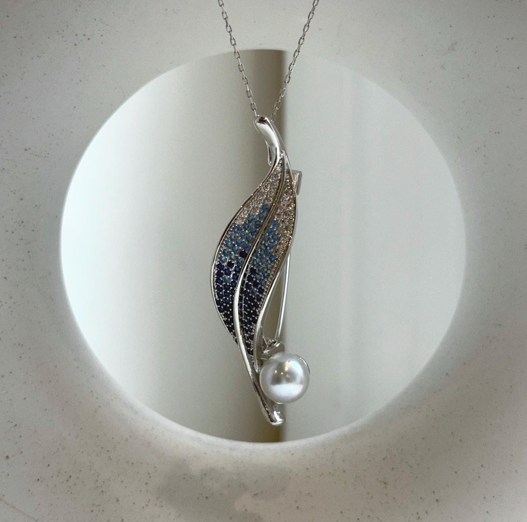 Elly’s 8.7mm Akoya ocean pearl Leaf brooch pendant 2in1: Extreme luster mirrored, 2.3x5.4cm, no chain. daily office brooch for her birthday