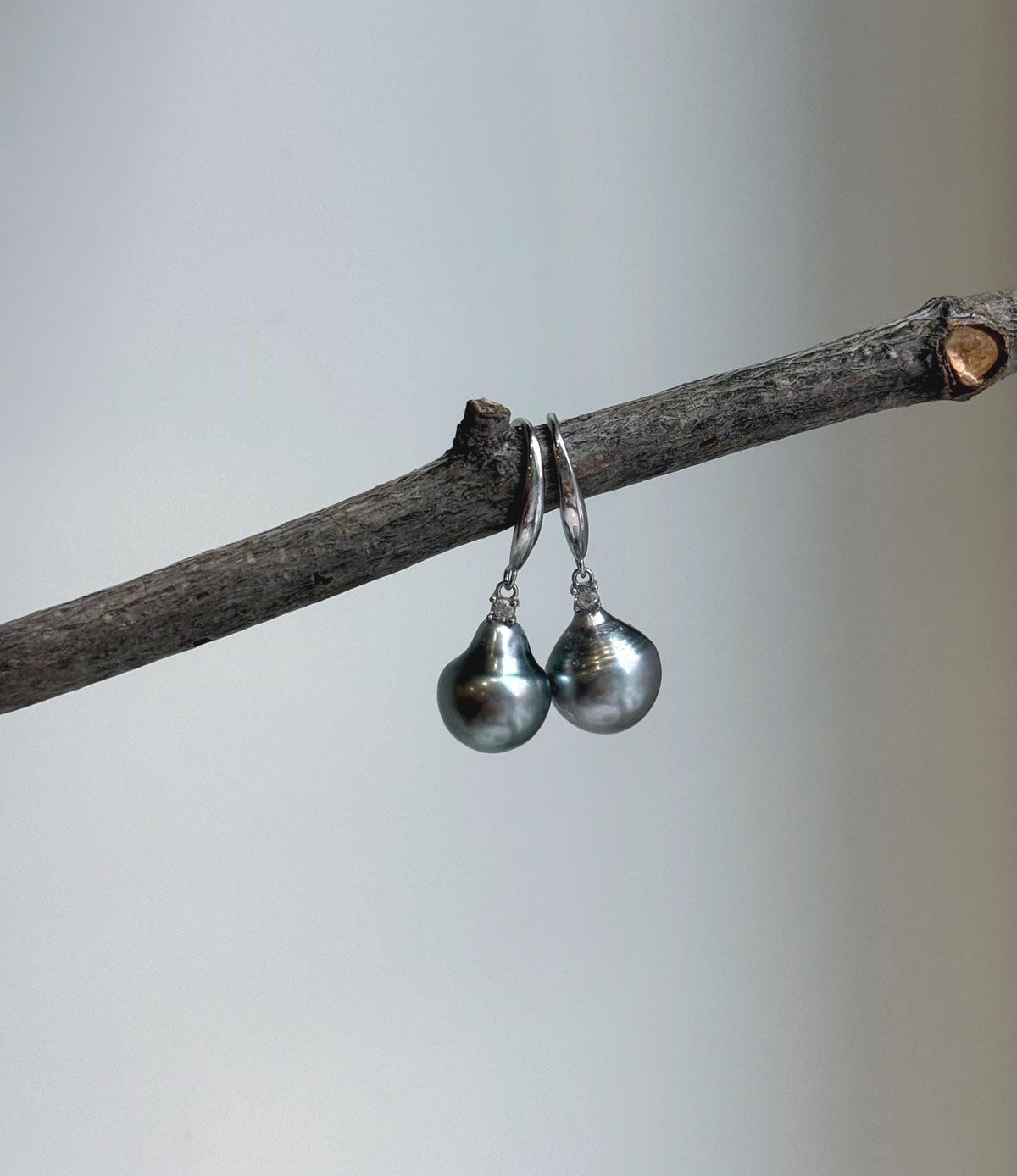 Elly’s 9mm Tahitian silver ocean Pearls Earrings hooks: Extreme luster Mirrored, 2.5cm high, S925 silver earrings.