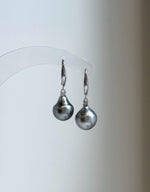 Elly’s 9mm Tahitian silver ocean Pearls Earrings hooks: Extreme luster Mirrored, 2.5cm high, S925 silver earrings.