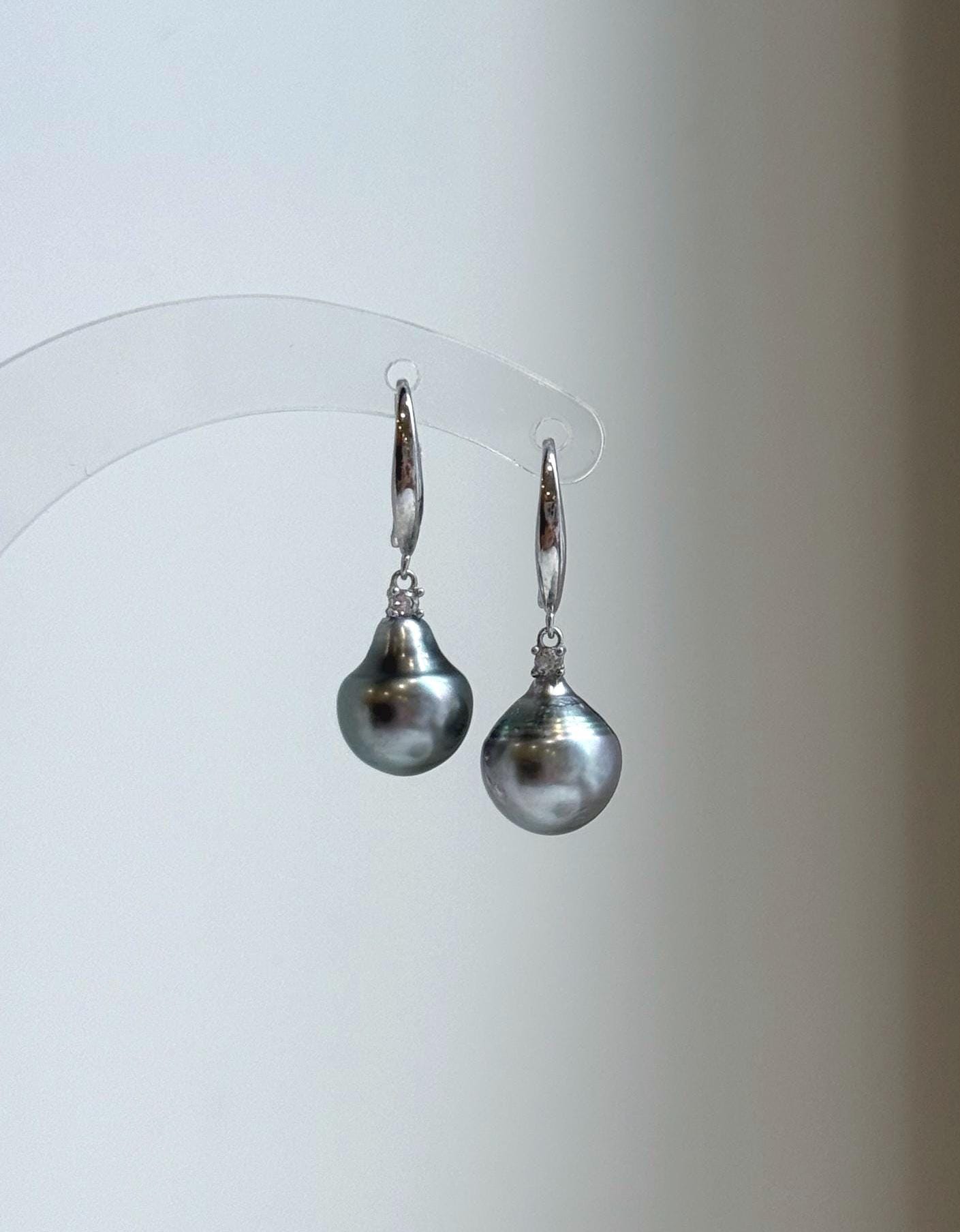Elly’s 9mm Tahitian silver ocean Pearls Earrings hooks: Extreme luster Mirrored, 2.5cm high, S925 silver earrings.