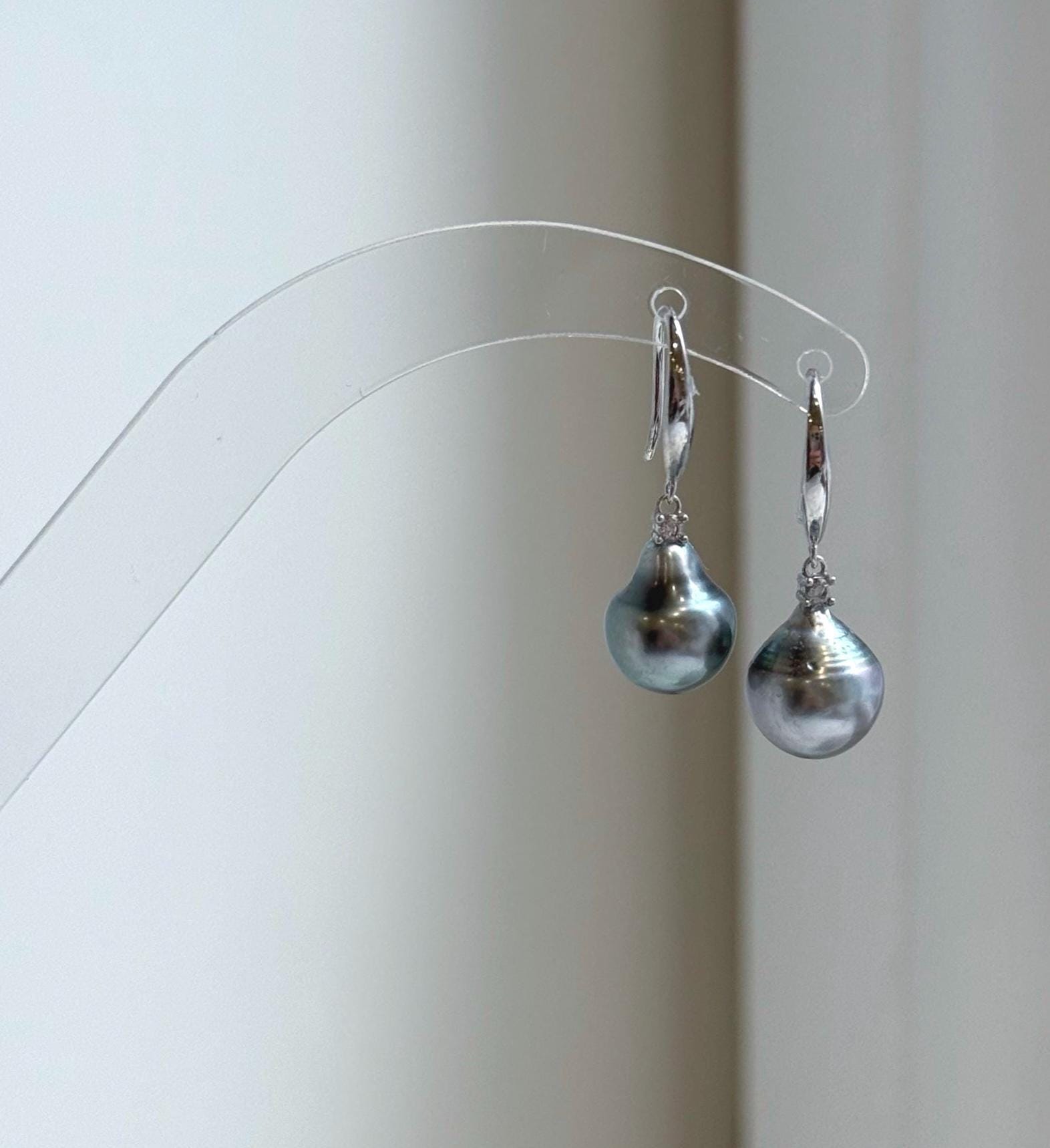 Elly’s 9mm Tahitian silver ocean Pearls Earrings hooks: Extreme luster Mirrored, 2.5cm high, S925 silver earrings.