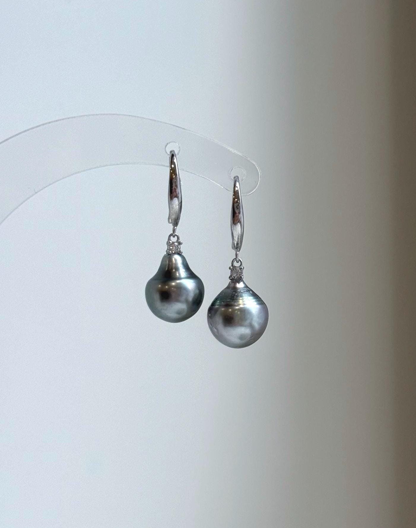 Elly’s 9mm Tahitian silver ocean Pearls Earrings hooks: Extreme luster Mirrored, 2.5cm high, S925 silver earrings.