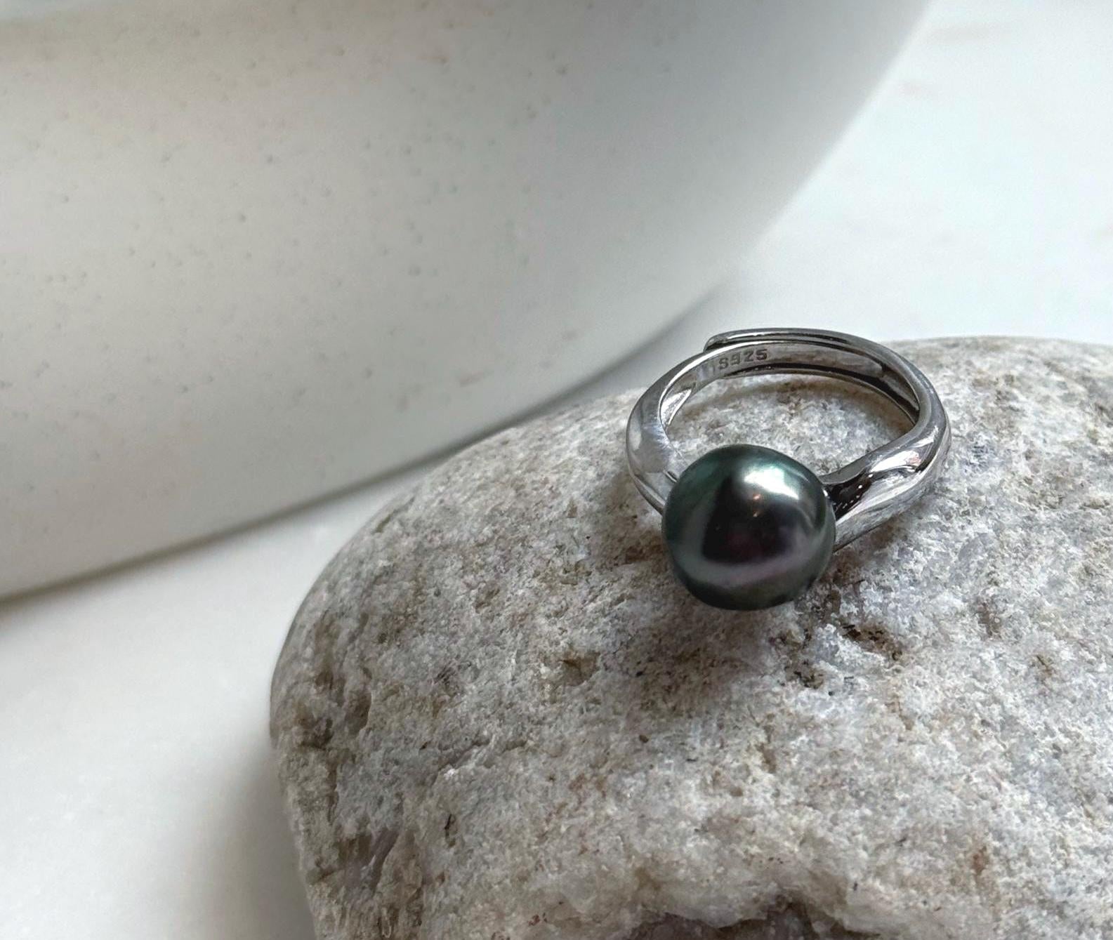 Elly’s 10.7x11.3mm Tahitian peacock hunter ocean Pearl Ring: Extreme luster mirrored, S925 silver adjustable Ring. Pearl Jewelry Idea.