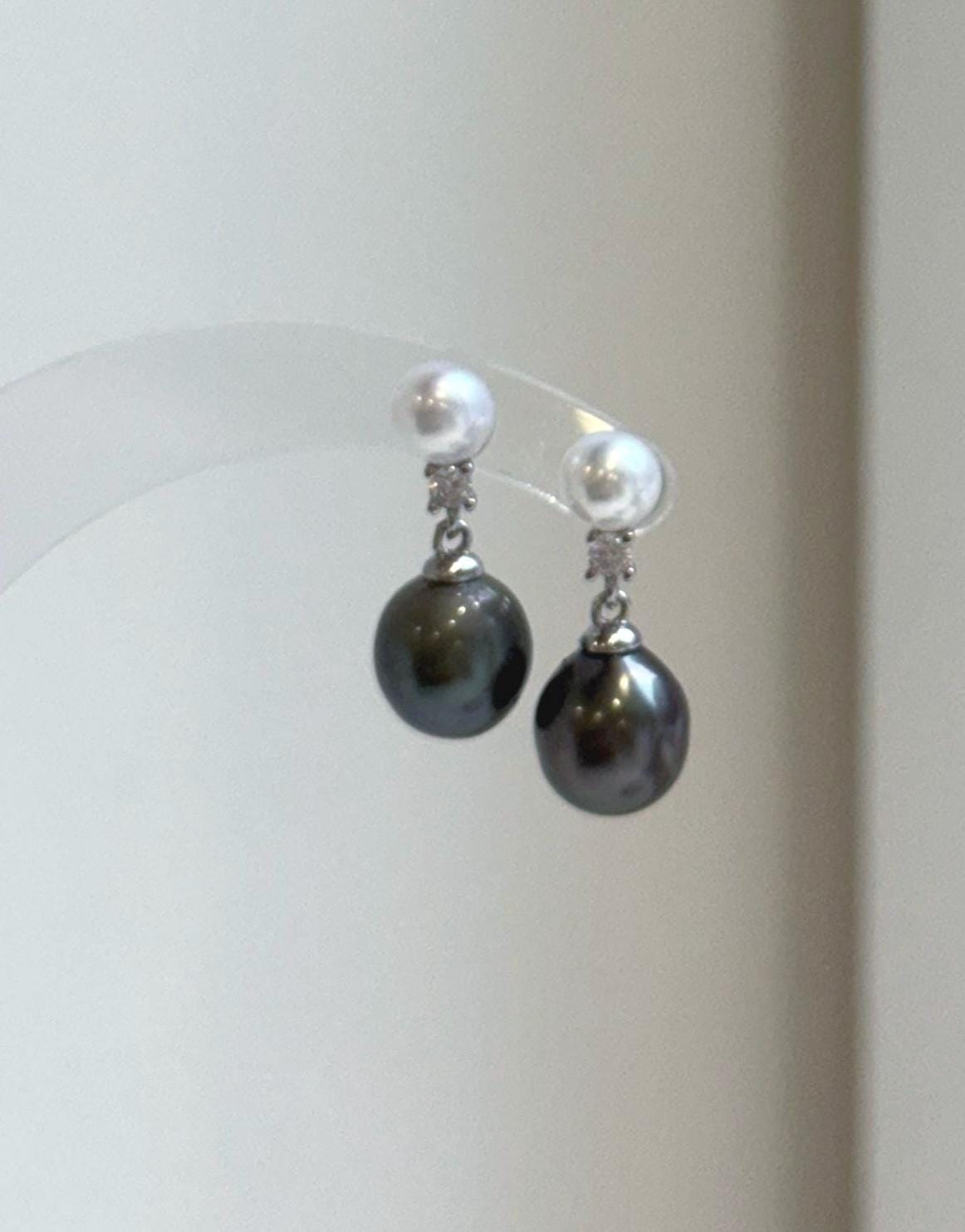 Elly’s 5.9-9.1mm Tahitian ocean white freshwater Pearls Earrings: Extreme luster Mirrored, 2.1cm high, S925 silver earrings.
