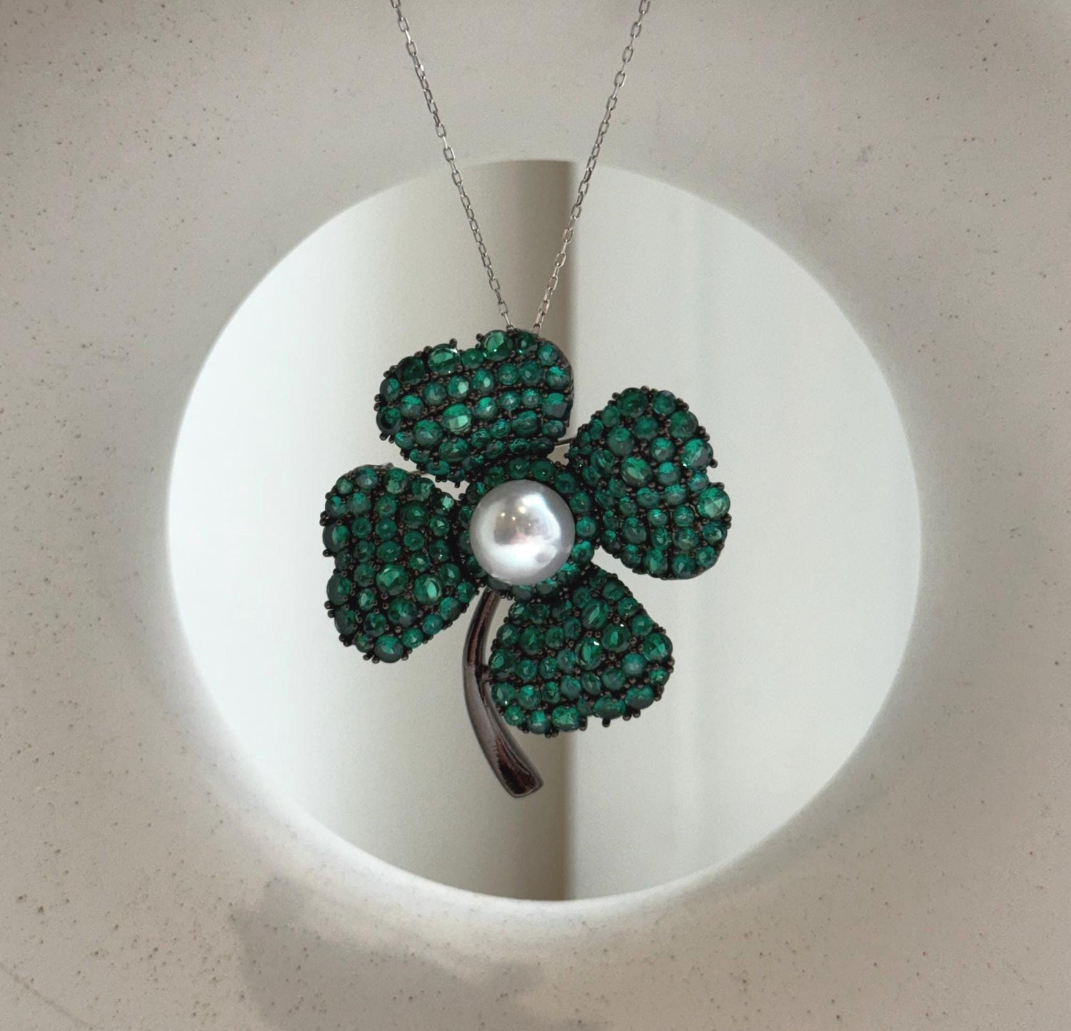 Elly’s 9.7mm Edison white pearl Floral brooch pendant 2in1: Extreme luster mirrored, 3.7cm dia. daily office brooch for her