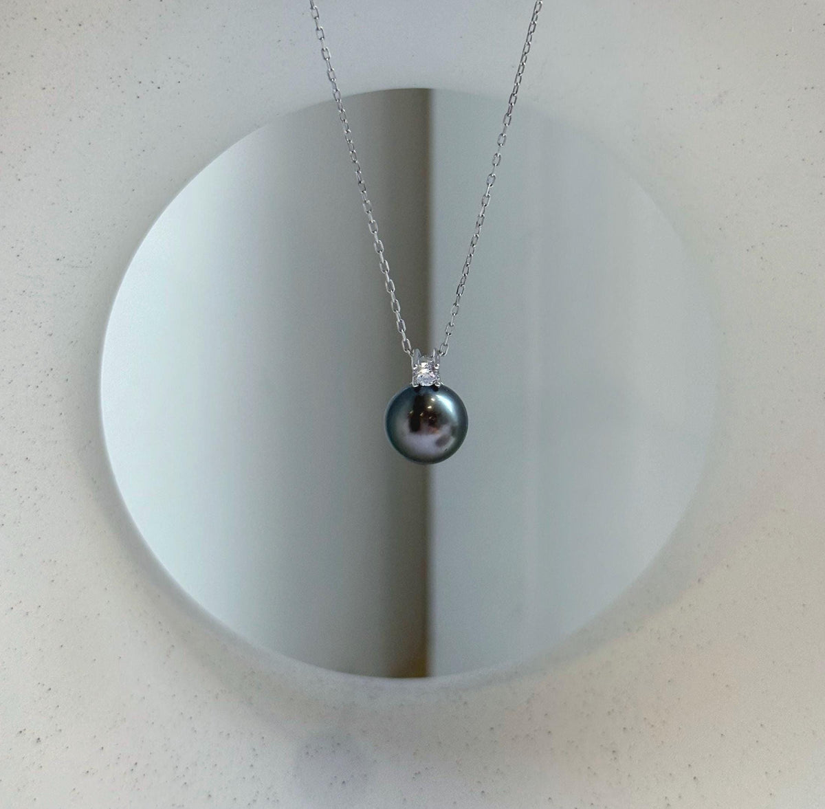 Elly’s 9.6mm Tahitian peacock green ocean pearl Minimalist pendant: Extreme luster, 1.3cm high, S925 silver pendant chain set. daily office Tahitian ocean pearl pendant for her anniversary