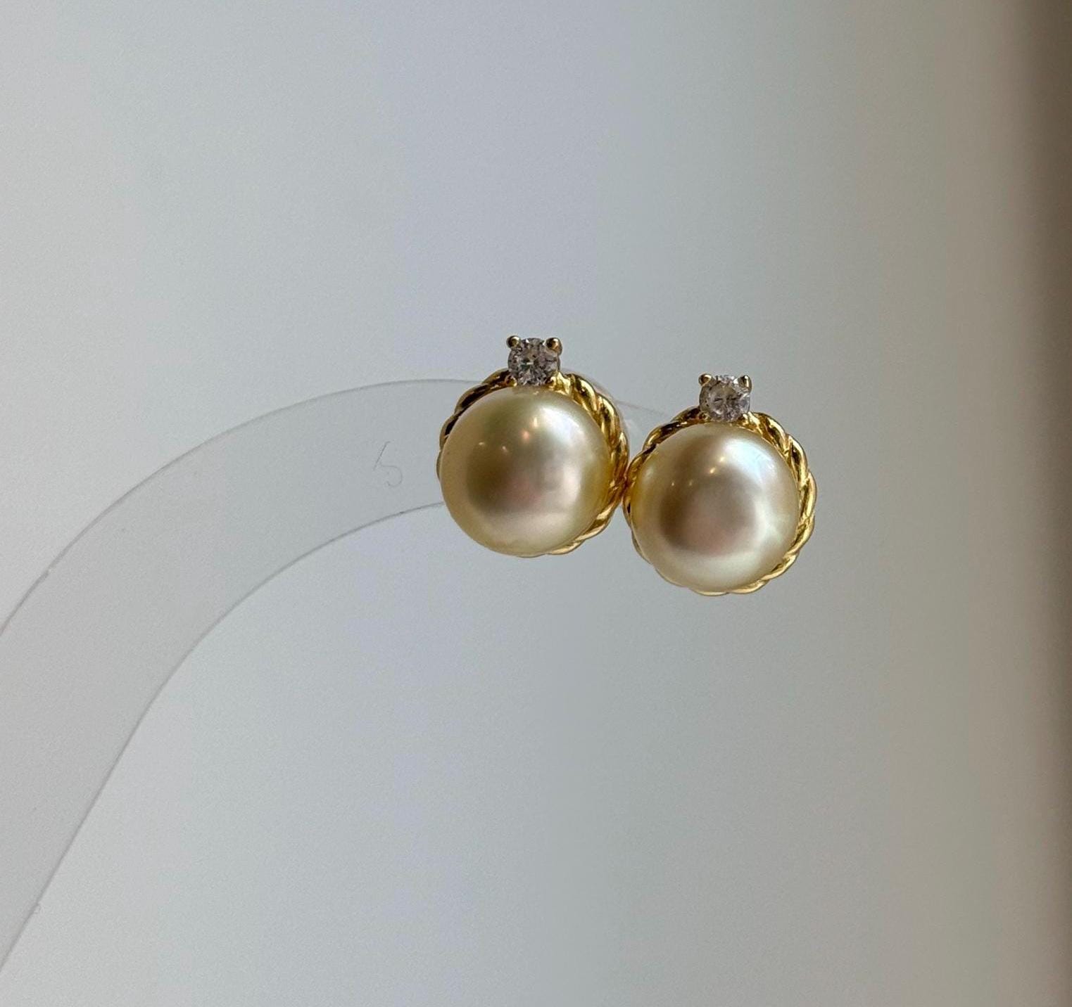 Elly’s 9.4mm Genius South sea Golden ocean Pearls Earrings studs: Extreme luster, 1.3cm high, S925 silver earrings studs.