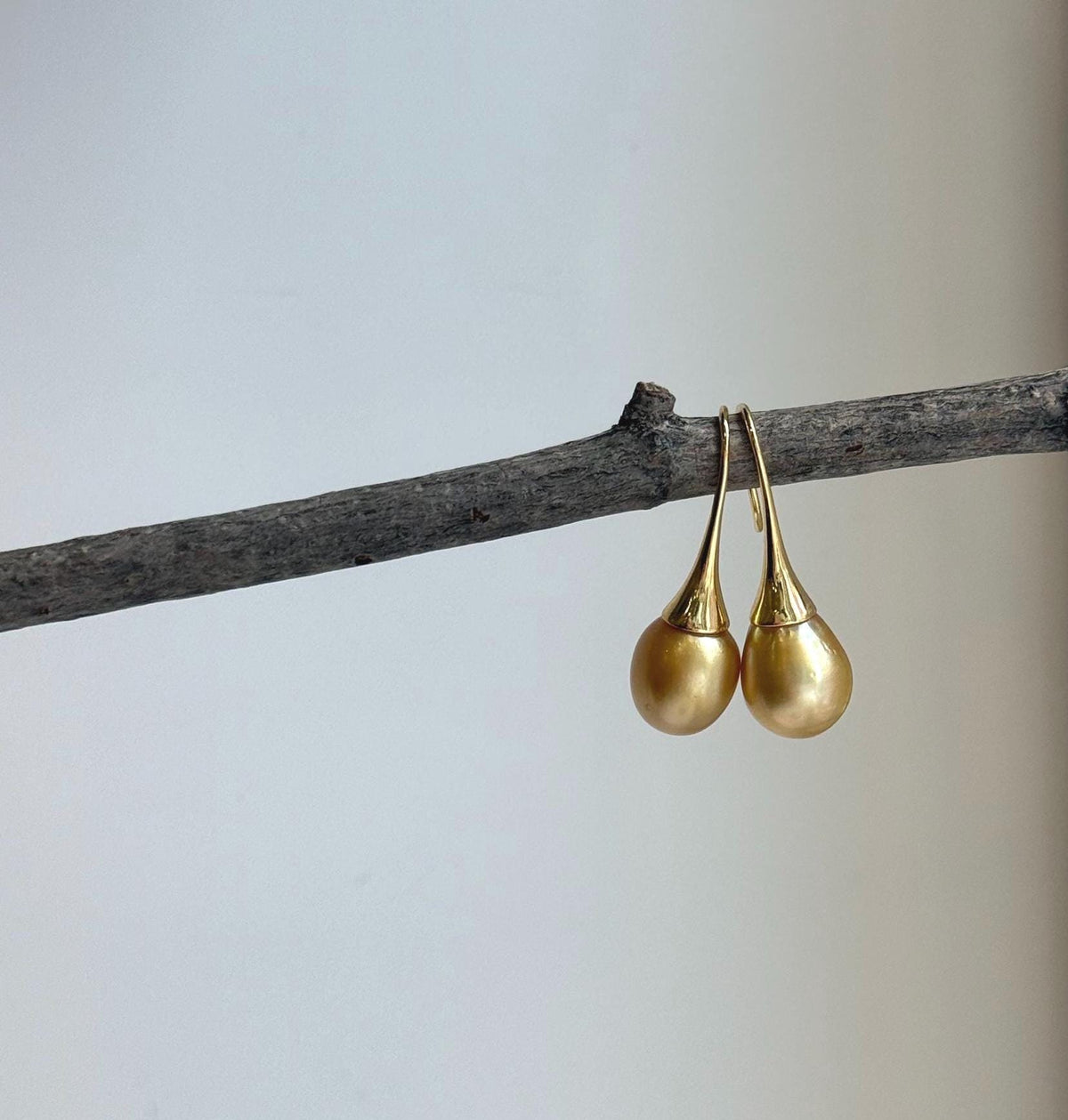 Elly’s 9.2mm Genius South sea deep golden ocean Pearls Earrings hooks: Extreme luster mirrored, 2.7cm high, S925 silver earrings. daily office golden pearls earrings hooks for
