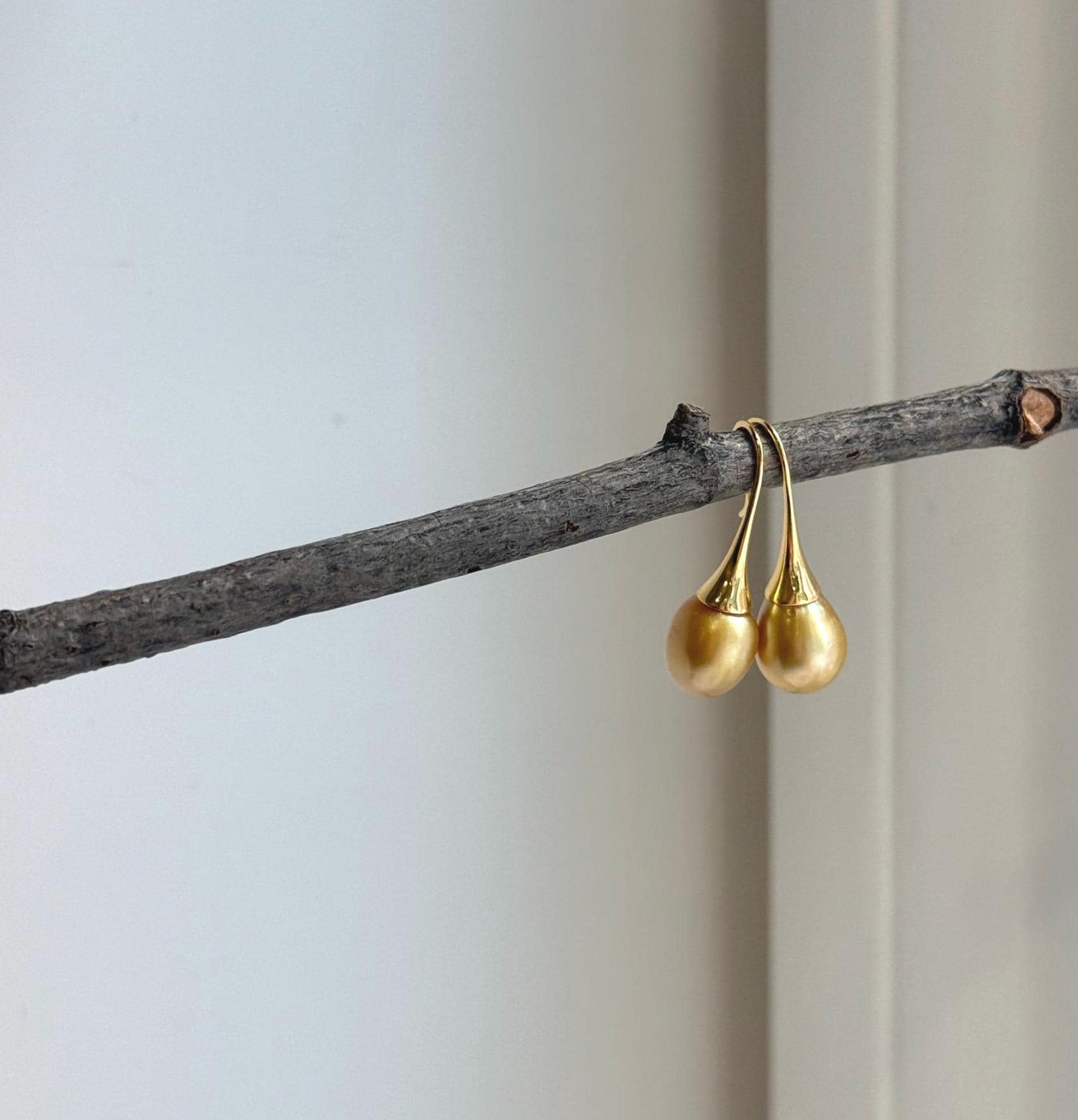 Elly’s 9.2mm Genius South sea deep golden ocean Pearls Earrings hooks: Extreme luster mirrored, 2.7cm high, S925 silver earrings. daily office golden pearls earrings hooks for her