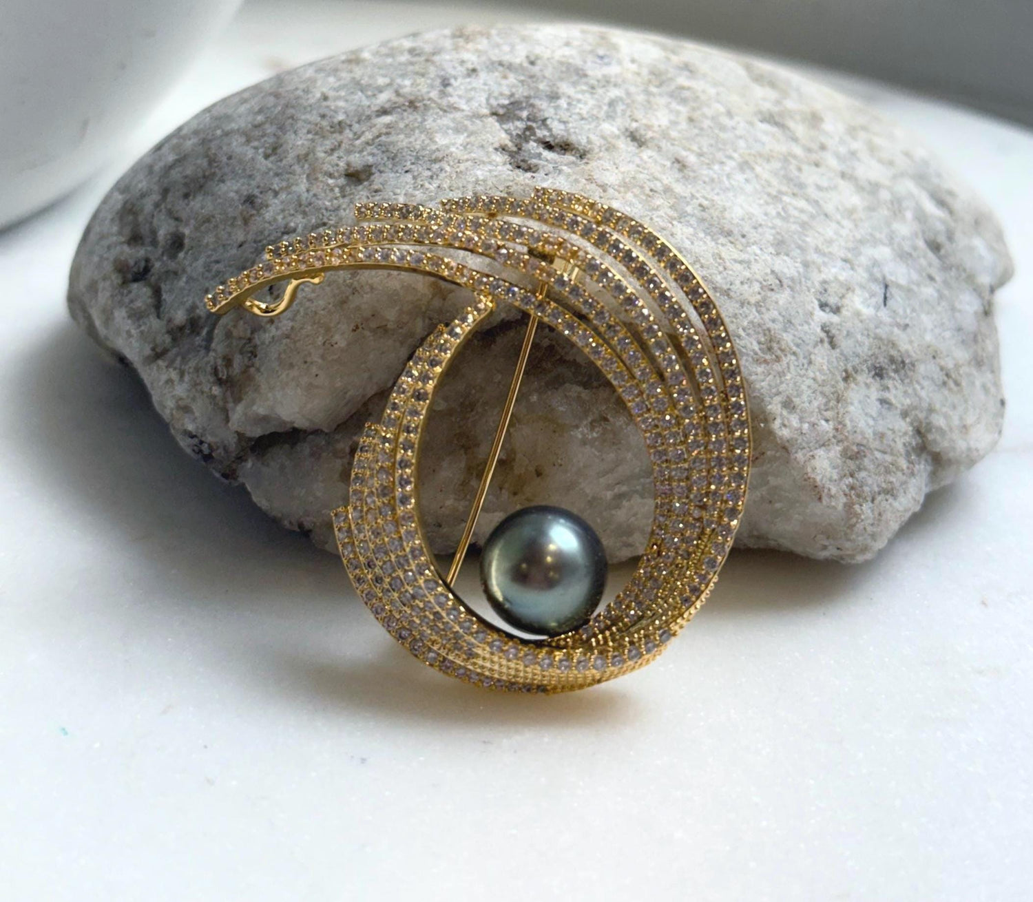 Elly’s Tahitian peacock sage green Ocean Pearl Wave Brooch pendant 2in1: Extreme luster mirrored, 10.4mm