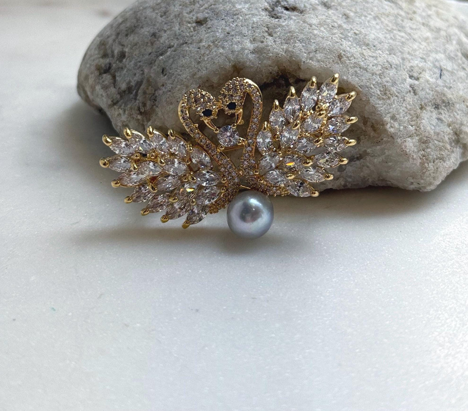 Elly’s 8.8mm Akoya ocean pearl Swan brooch pendant 2in1: Extreme luster mirrored, 5x3cm, high quality blue pearl brooch for her
