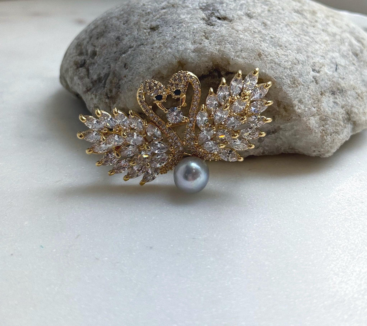Elly’s 8.8mm Akoya ocean pearl Swan brooch pendant 2in1: Extreme luster mirrored, 5x3cm, high quality blue pearl brooch for her holiday