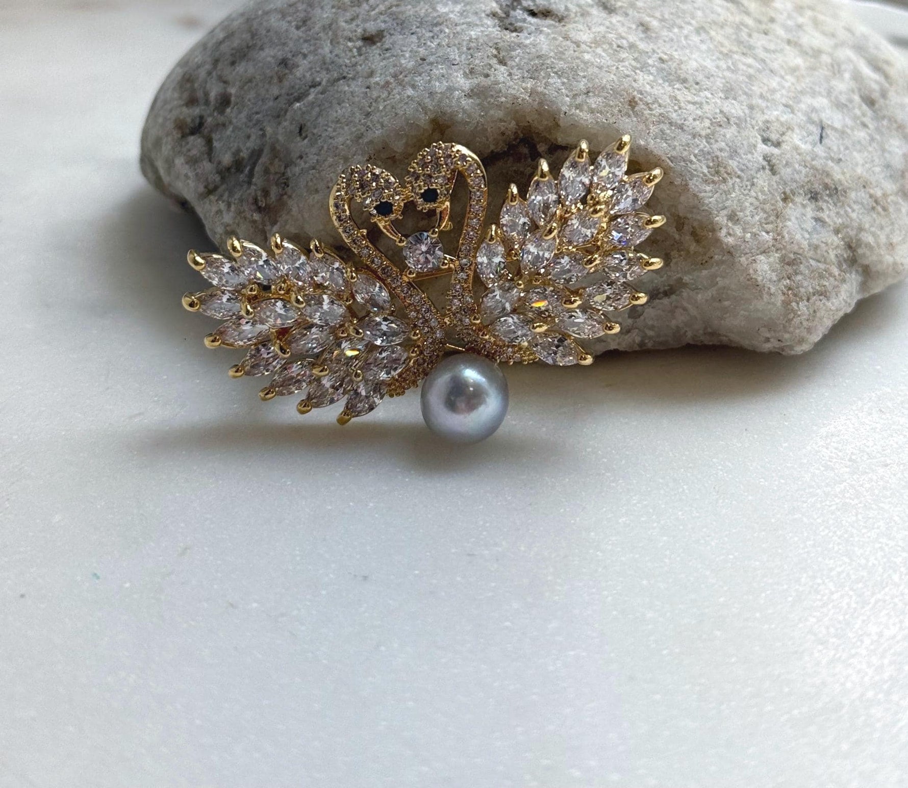 Elly’s 8.8mm Akoya ocean pearl Swan brooch pendant 2in1: Extreme luster mirrored, 5x3cm, high quality blue pearl brooch for her anniversary