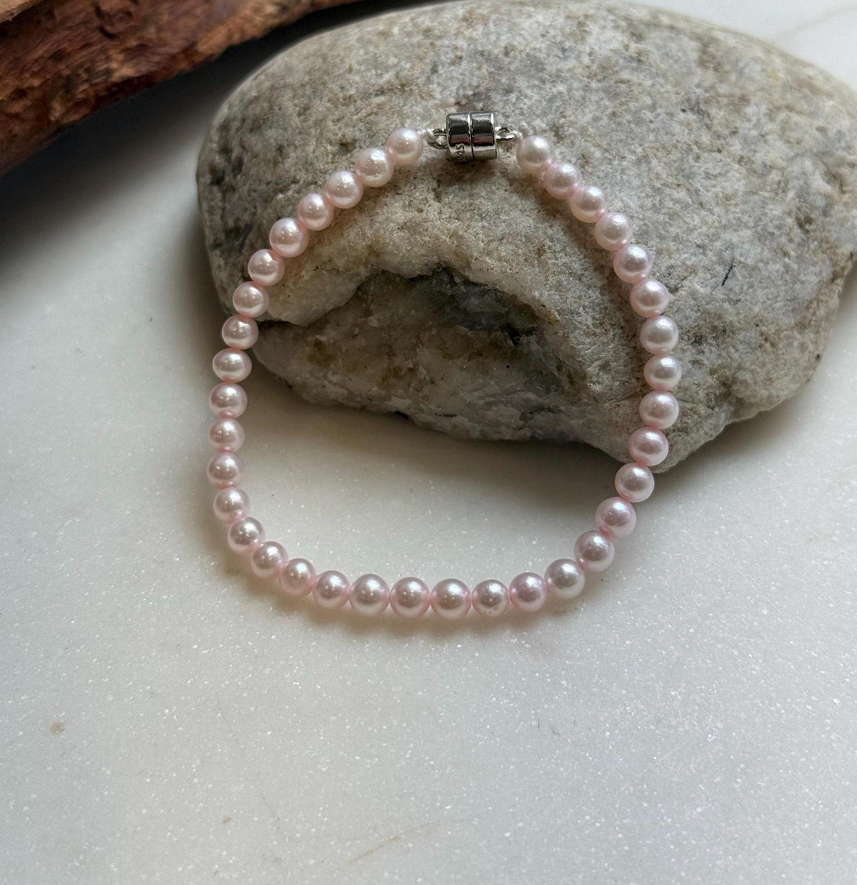 Elly’s Bracelet Pale pink Pearls: Extreme luster mirrored, 4.5-5mm, S925 silver clips Bracelet, different sizes.