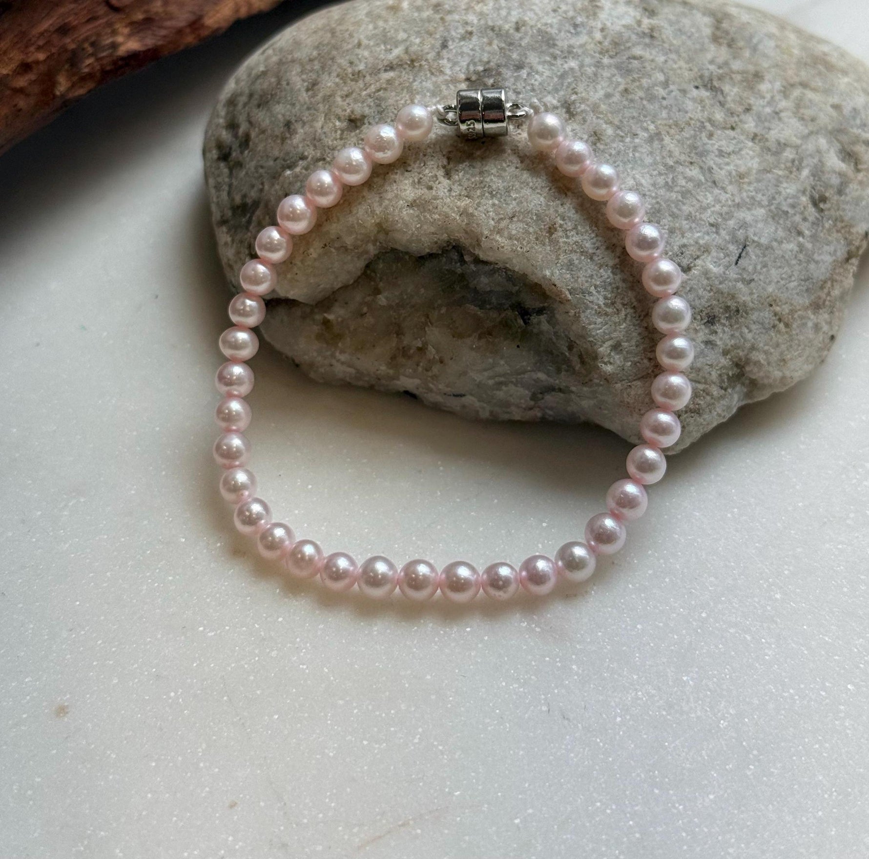 Elly’s Bracelet Pale pink Pearls: Extreme luster mirrored, 4.5-5mm, S925 silver clips Bracelet, different sizes.