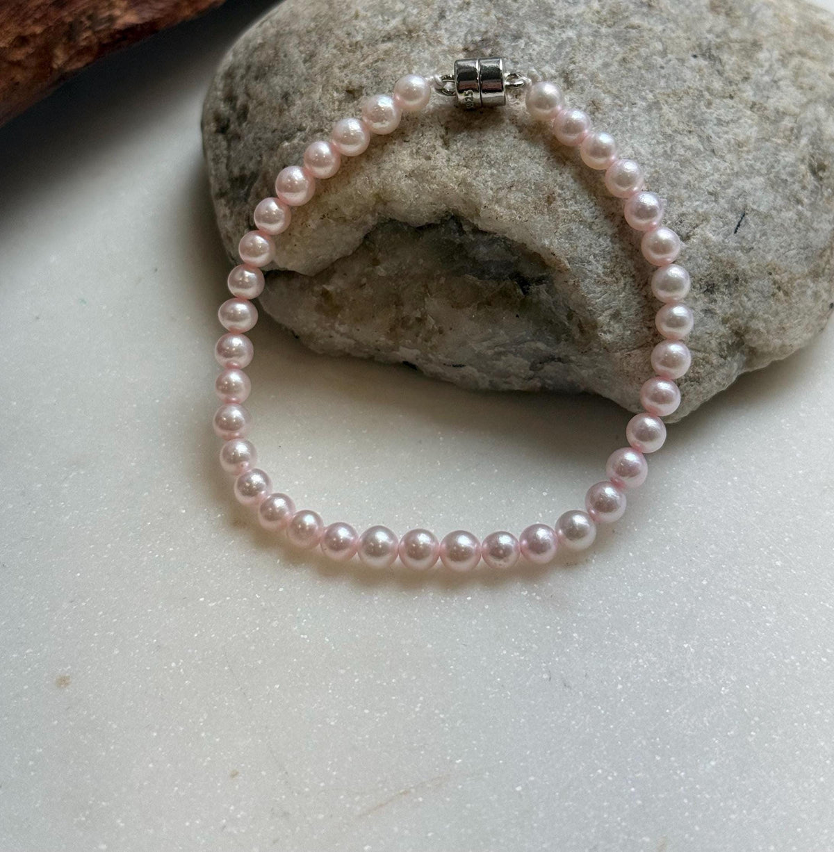 Elly’s Bracelet Pale pink Pearls: Extreme luster mirrored, 4.5-5mm, S925 silver clips Bracelet, different sizes.