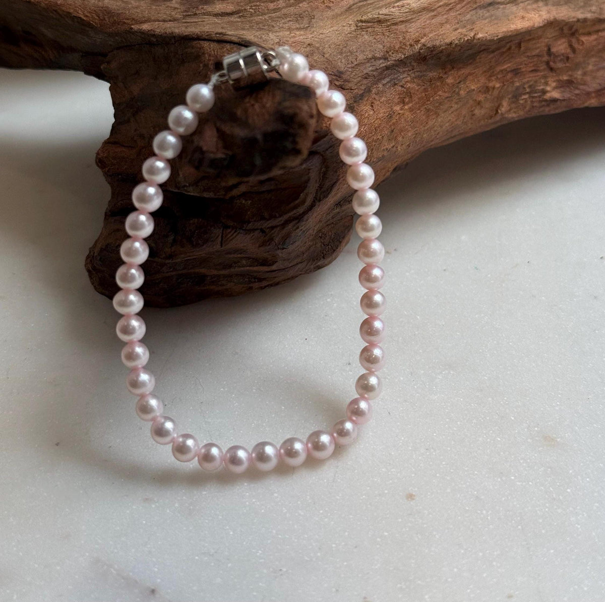 Elly’s Bracelet Pale pink Pearls: Extreme luster mirrored, 4.5-5mm, S925 silver clips Bracelet, different sizes.