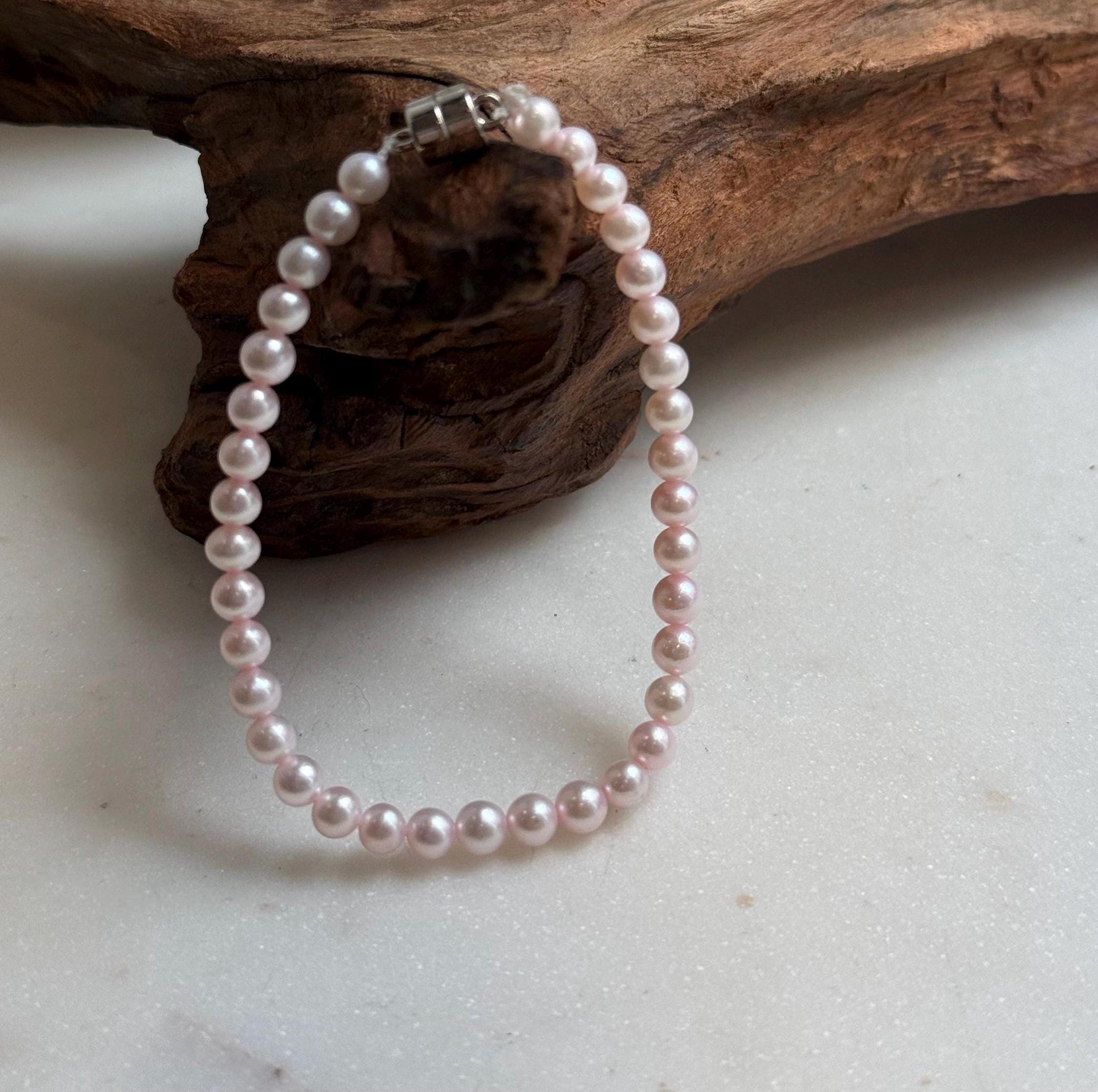 Elly’s Bracelet Pale pink Pearls: Extreme luster mirrored, 4.5-5mm, S925 silver clips Bracelet, different sizes.