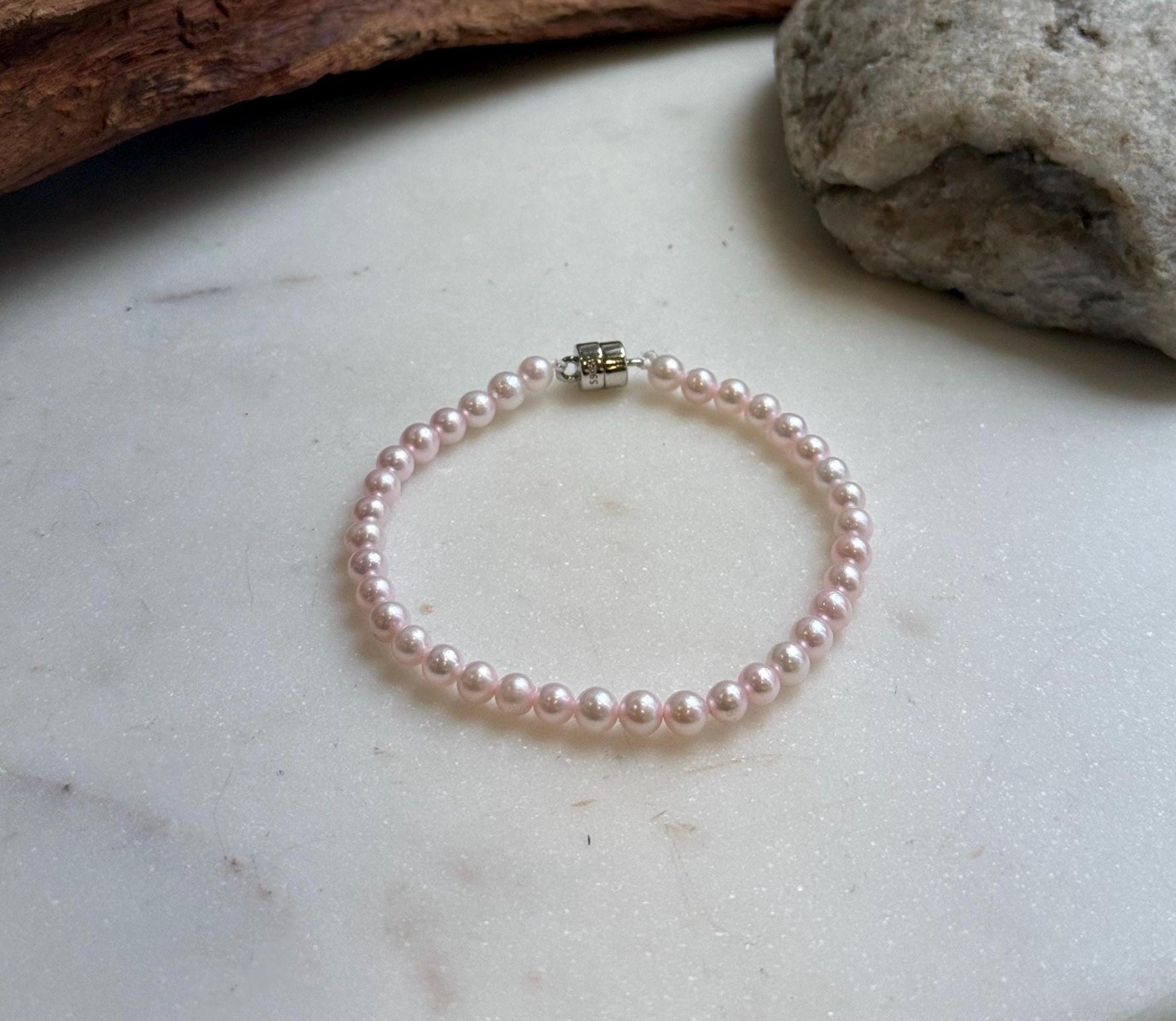 Elly’s Bracelet Pale pink Pearls: Extreme luster mirrored, 4.5-5mm, S925 silver clips Bracelet, different sizes.